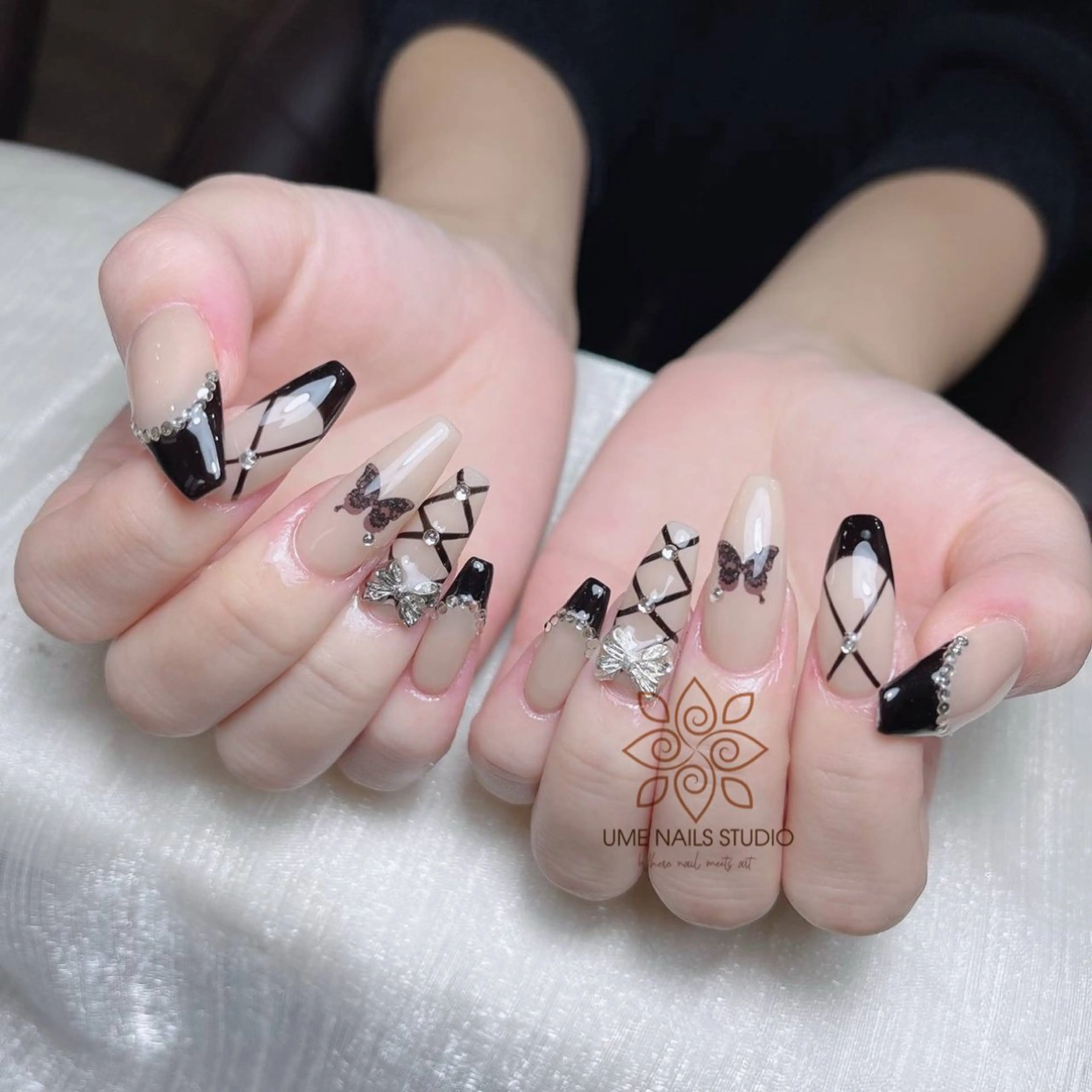 ネイル チークネイル クリアネイル ガーリー キラキラネイル 韓国ネイル Ume Nail Studioのネイルデザイン