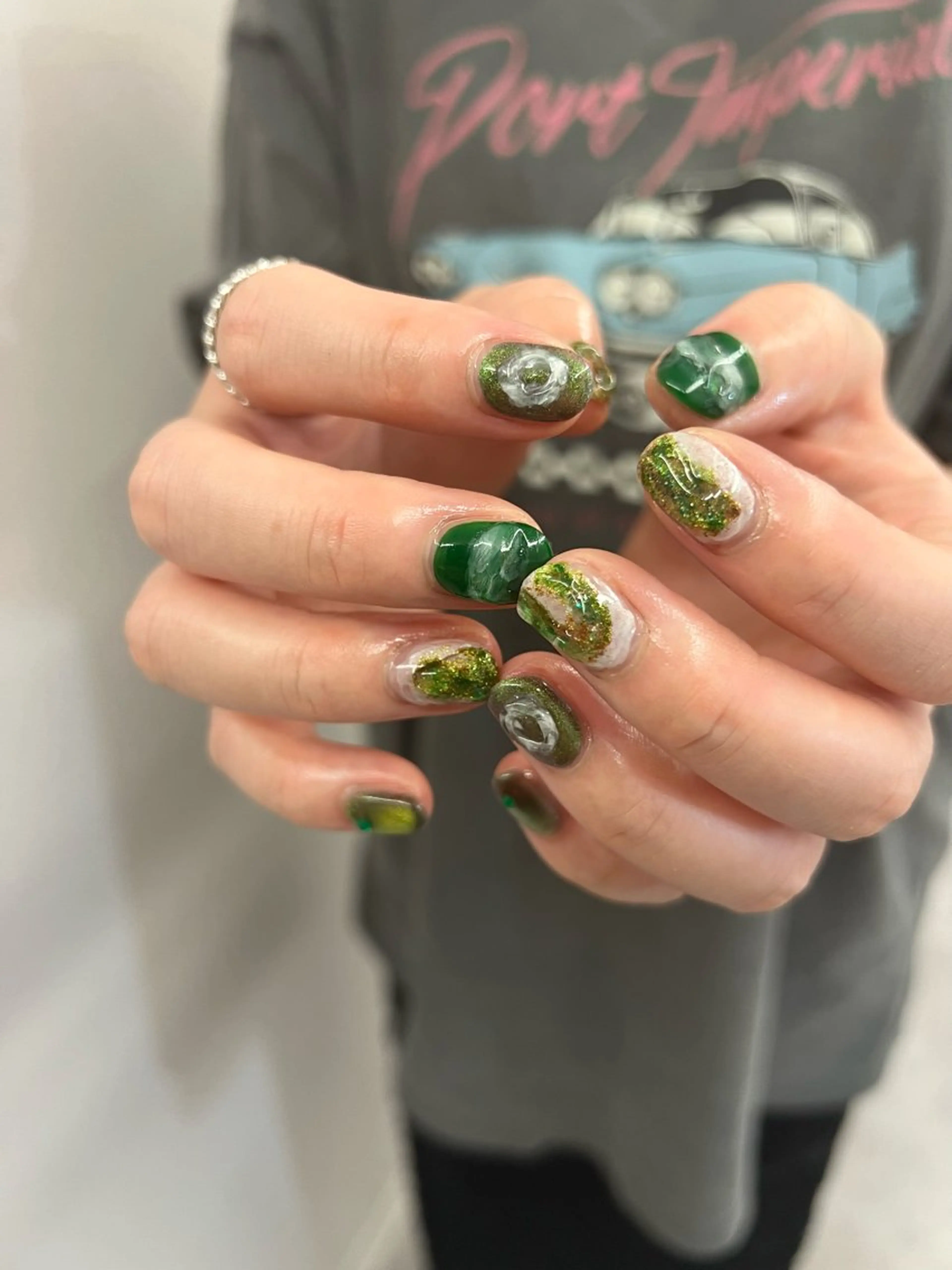 ネイル ジェルネイル グリーン マグネットネイル ニュアンスネイル パラジェル Bana_ Nailのネイルデザイン