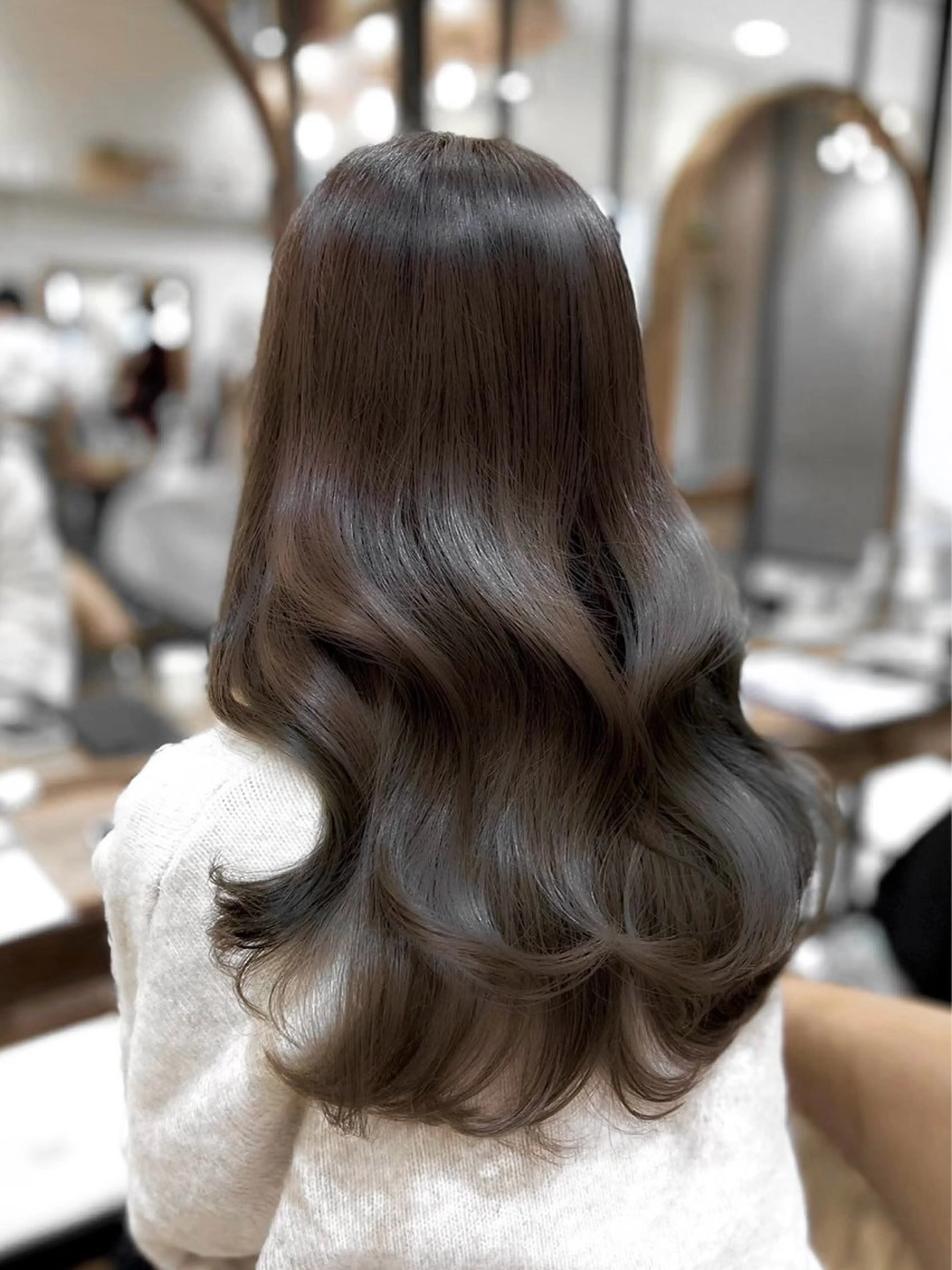 セミロング カラー 𝑴𝑰𝒀𝑼🩰 /透明感カラー/青山のヘアスタイル