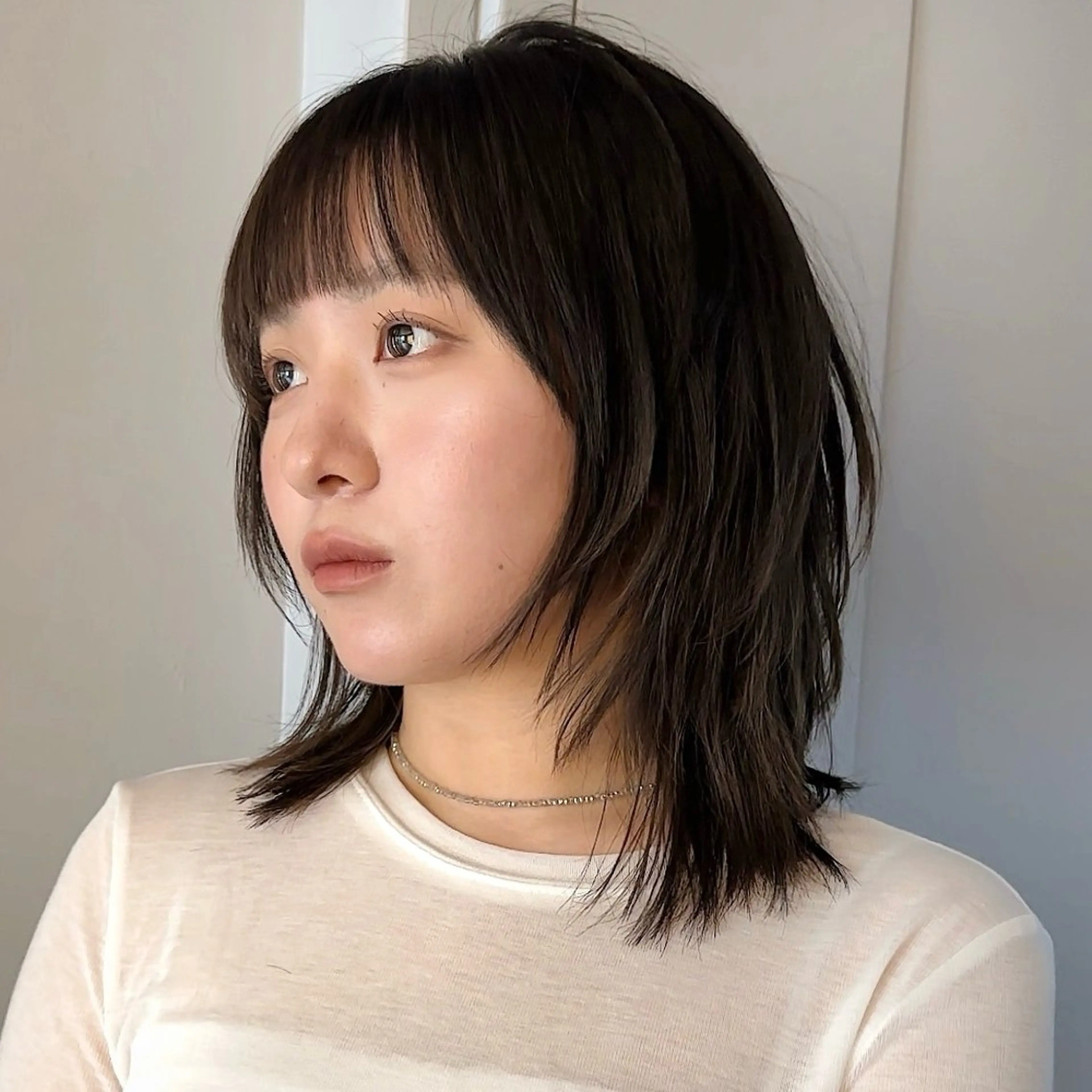 ミディアム 岸本 理希のヘアスタイル