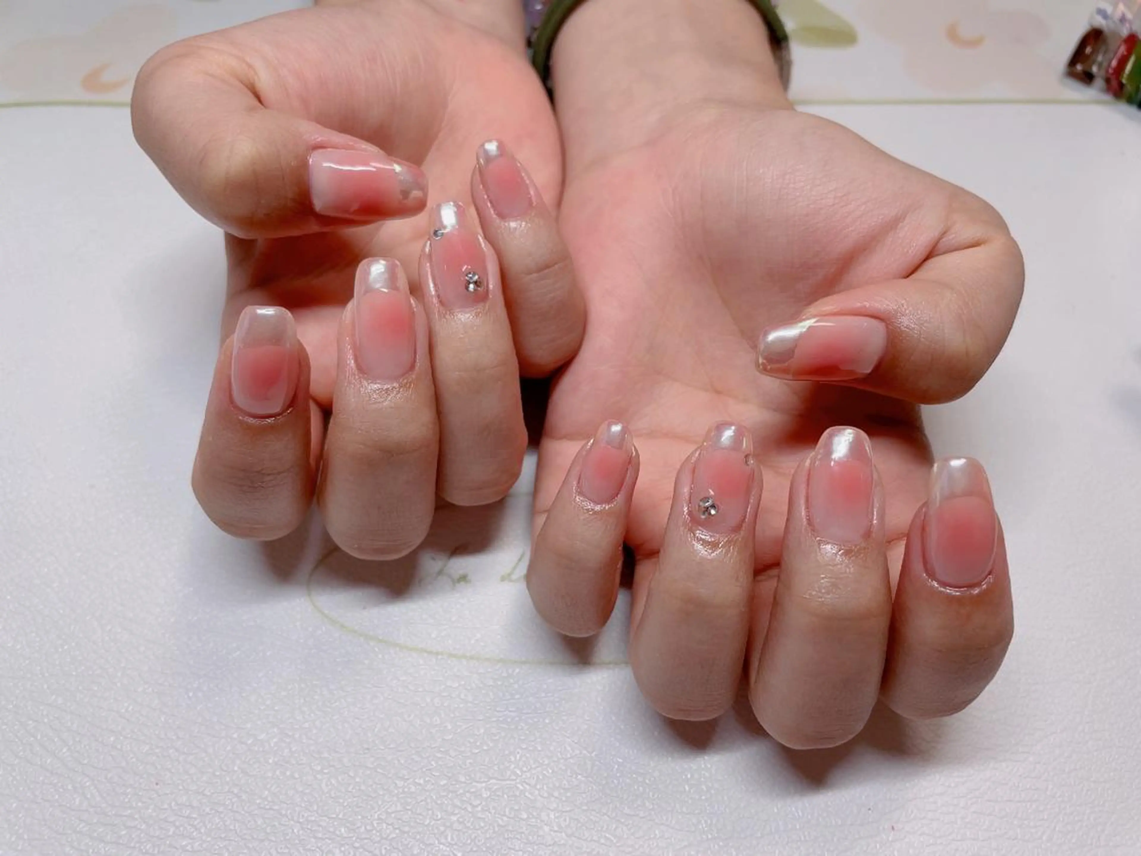 ネイル チークネイル ミラーネイル エン Nail salonのネイルデザイン