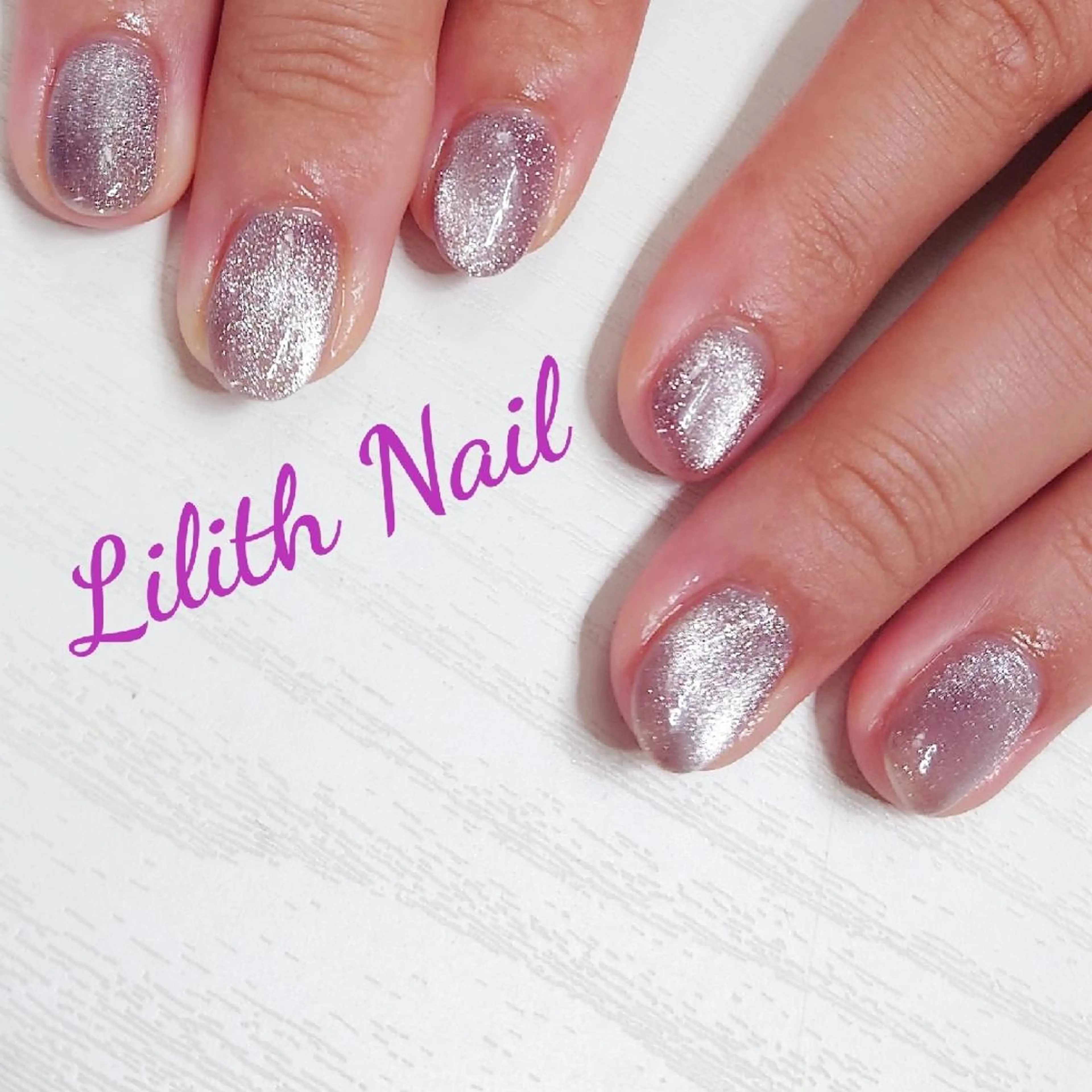 ネイル マグネットネイル ワンカラーネイル パープル ショートネイル ハンドネイル Lilith Nailのネイルデザイン