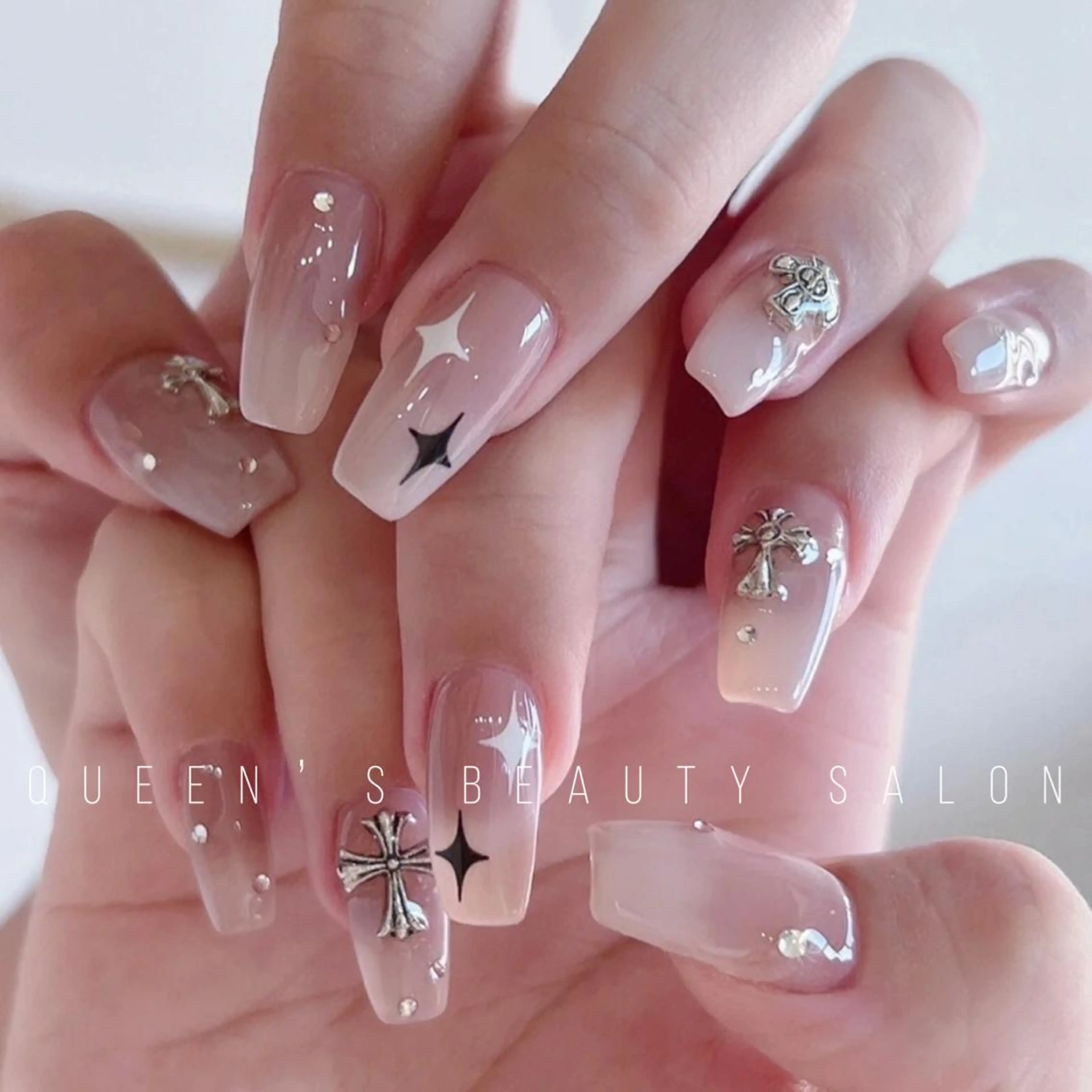 ネイル ハンドネイル Queens マオのネイルデザイン