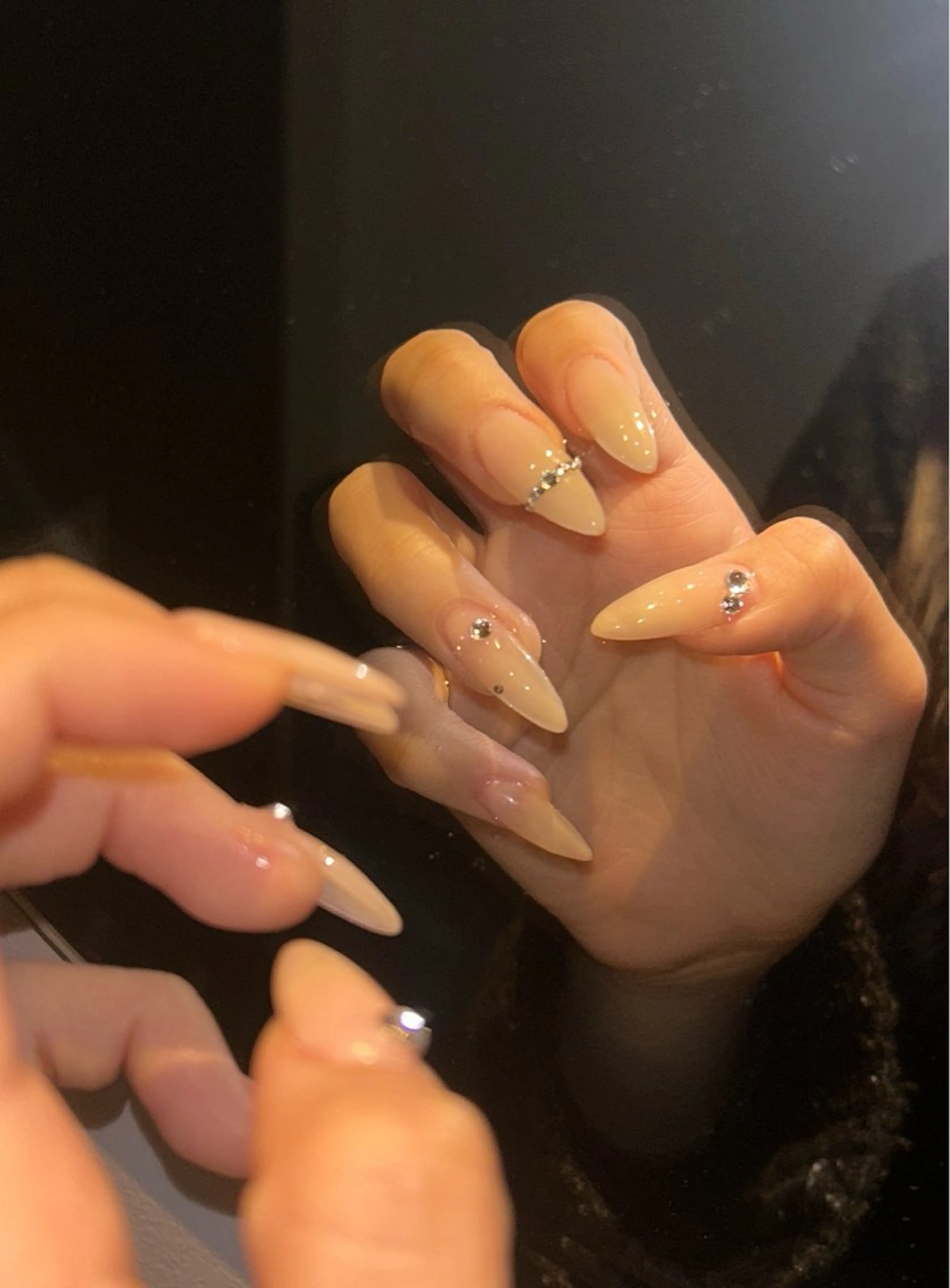ネイル 韓国ネイル シルバー シンプルネイル ストーンネイル ワンホンネイル spade kirariのネイルデザイン