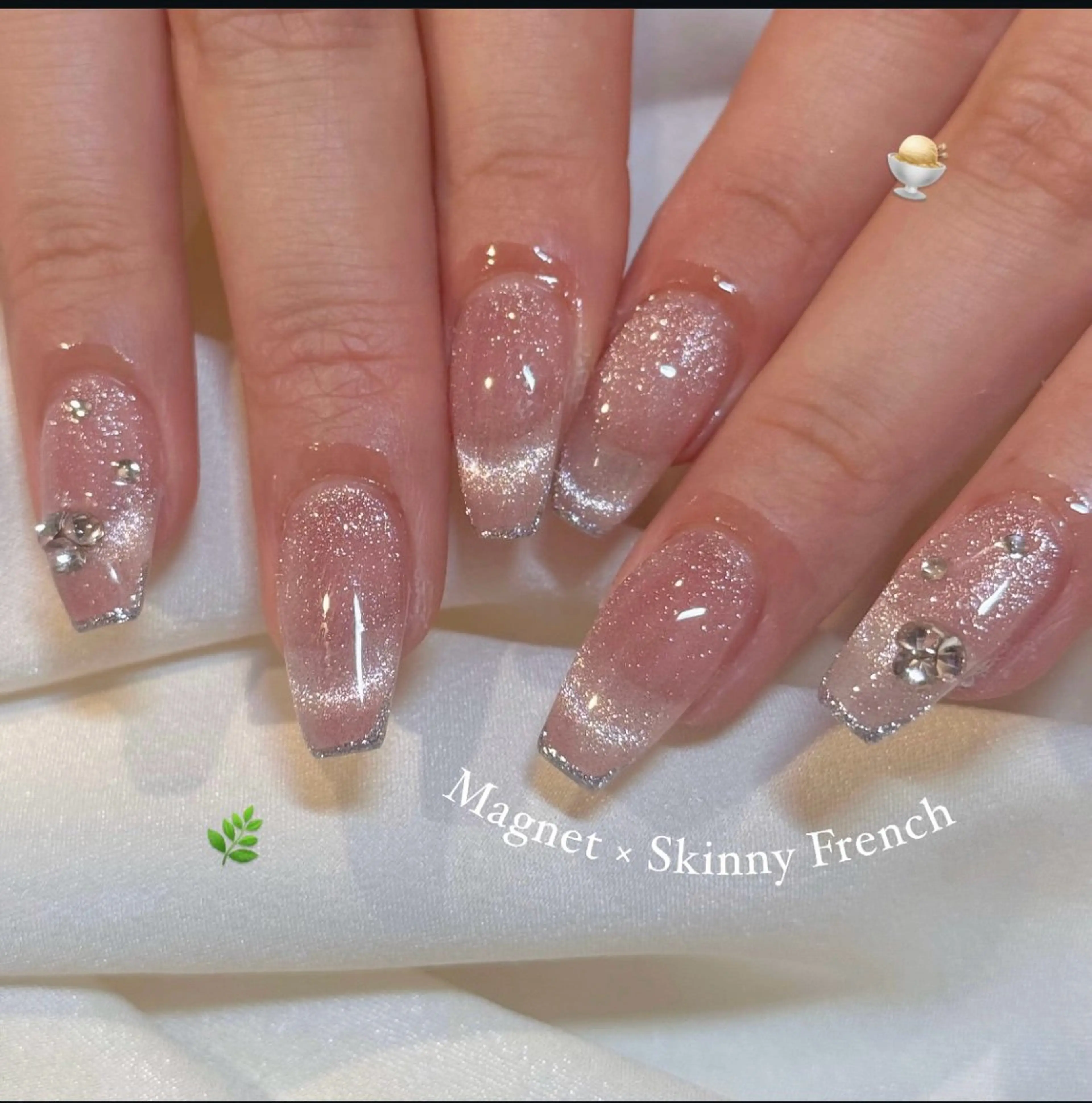 ネイル フレンチネイル マグネットネイル 持ち込み ハンドネイル JISOO ANA.CHUOのネイルデザイン