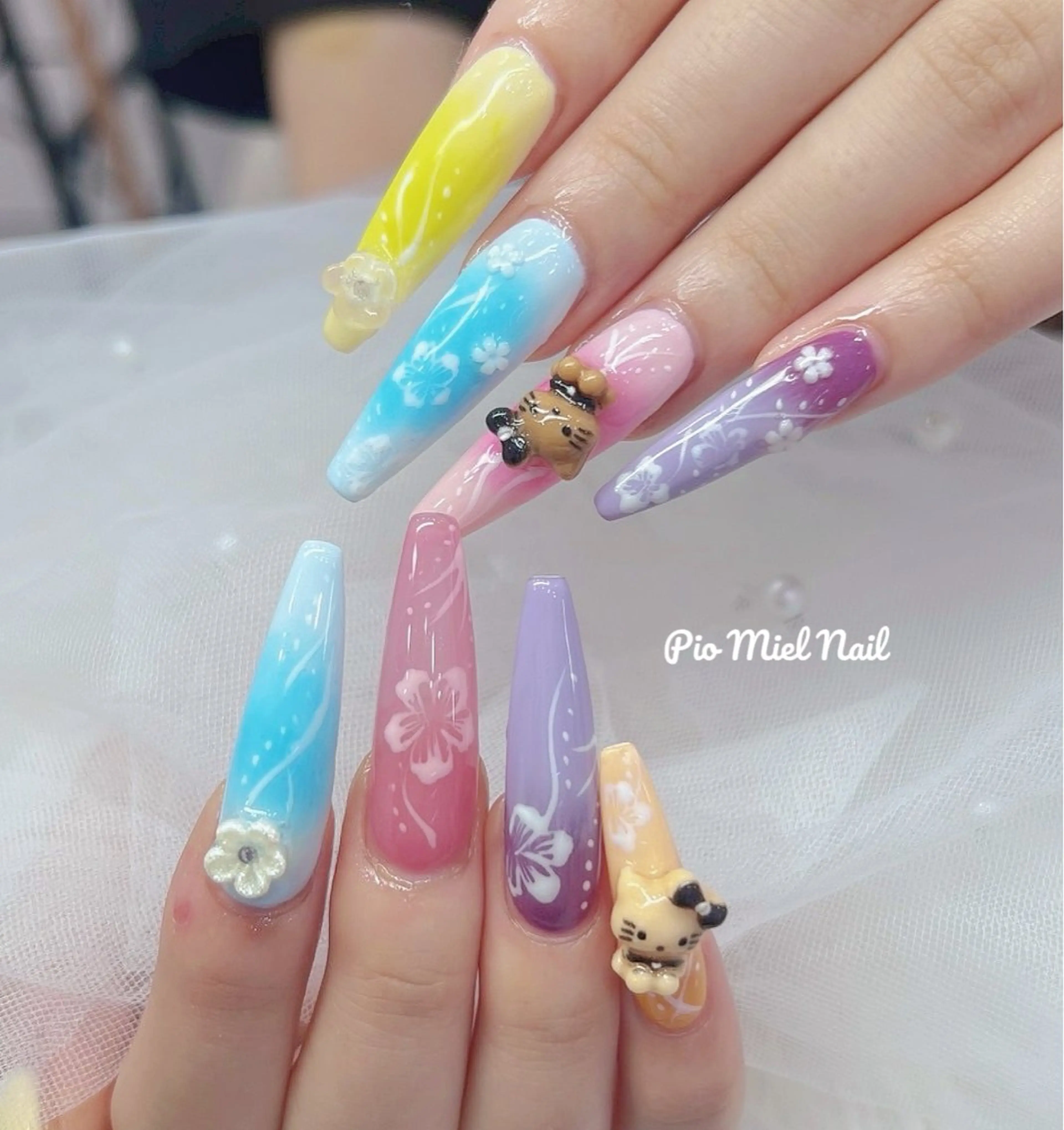 ロング 韓国風ヘア ハンドネイル ハンドケア Pio Mielのネイルデザイン