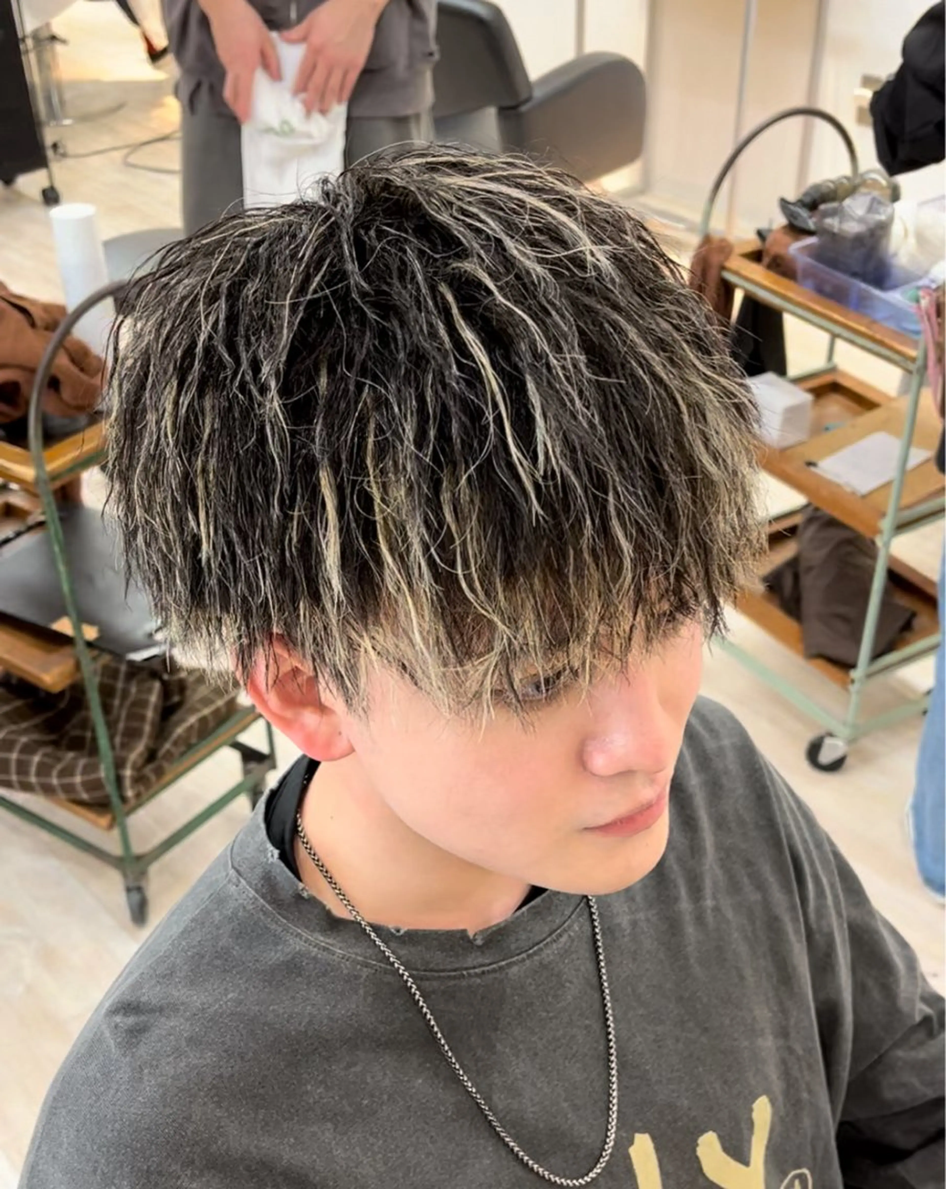 ショート カラー パーマ メンズ 嵯峨 大地／パーマ／ ハード系／特殊系のヘアスタイル