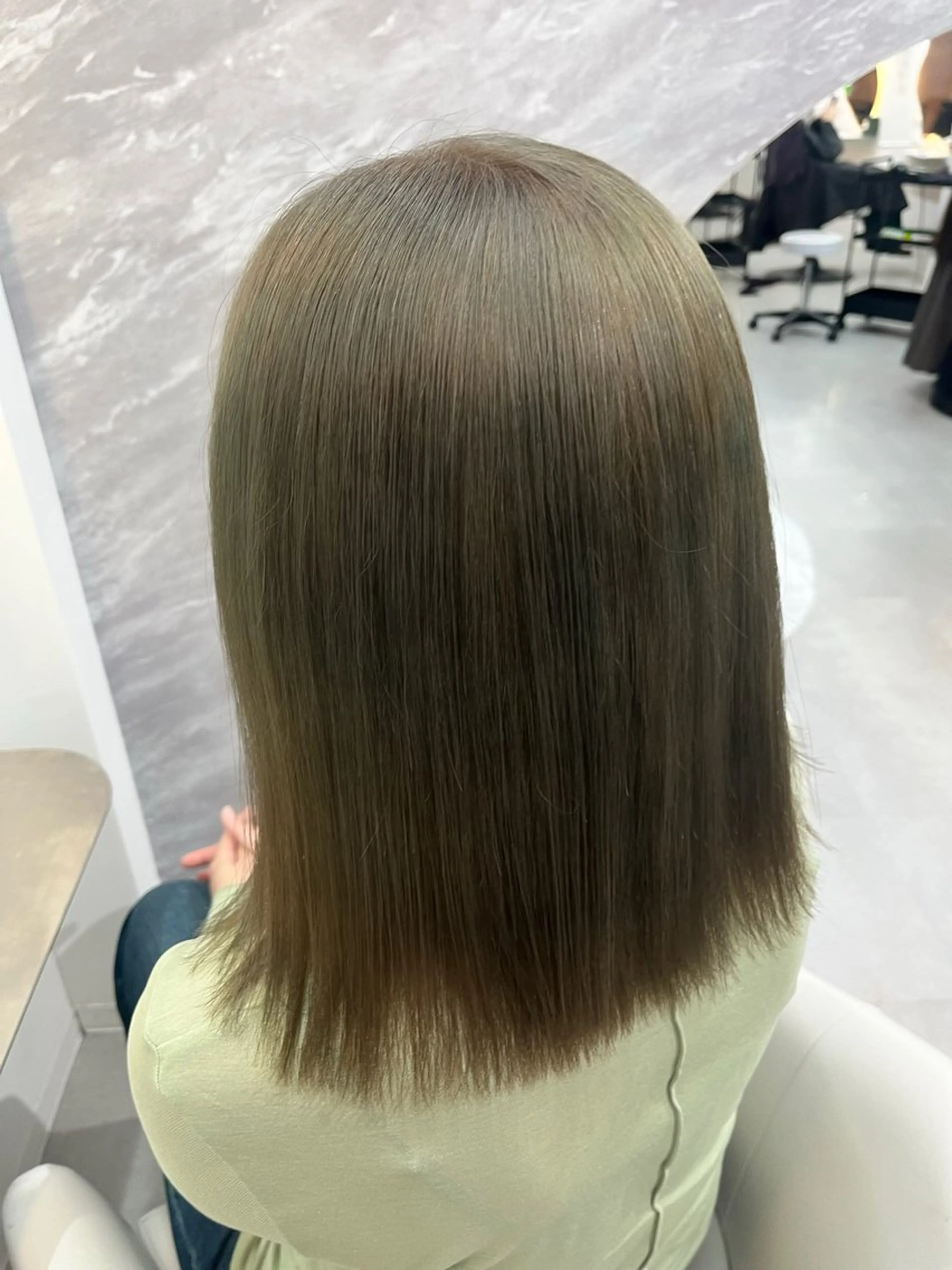 ミディアム ヘアカラー 🩶艶感ハイトーン/ 池袋/mei🩶のヘアスタイル