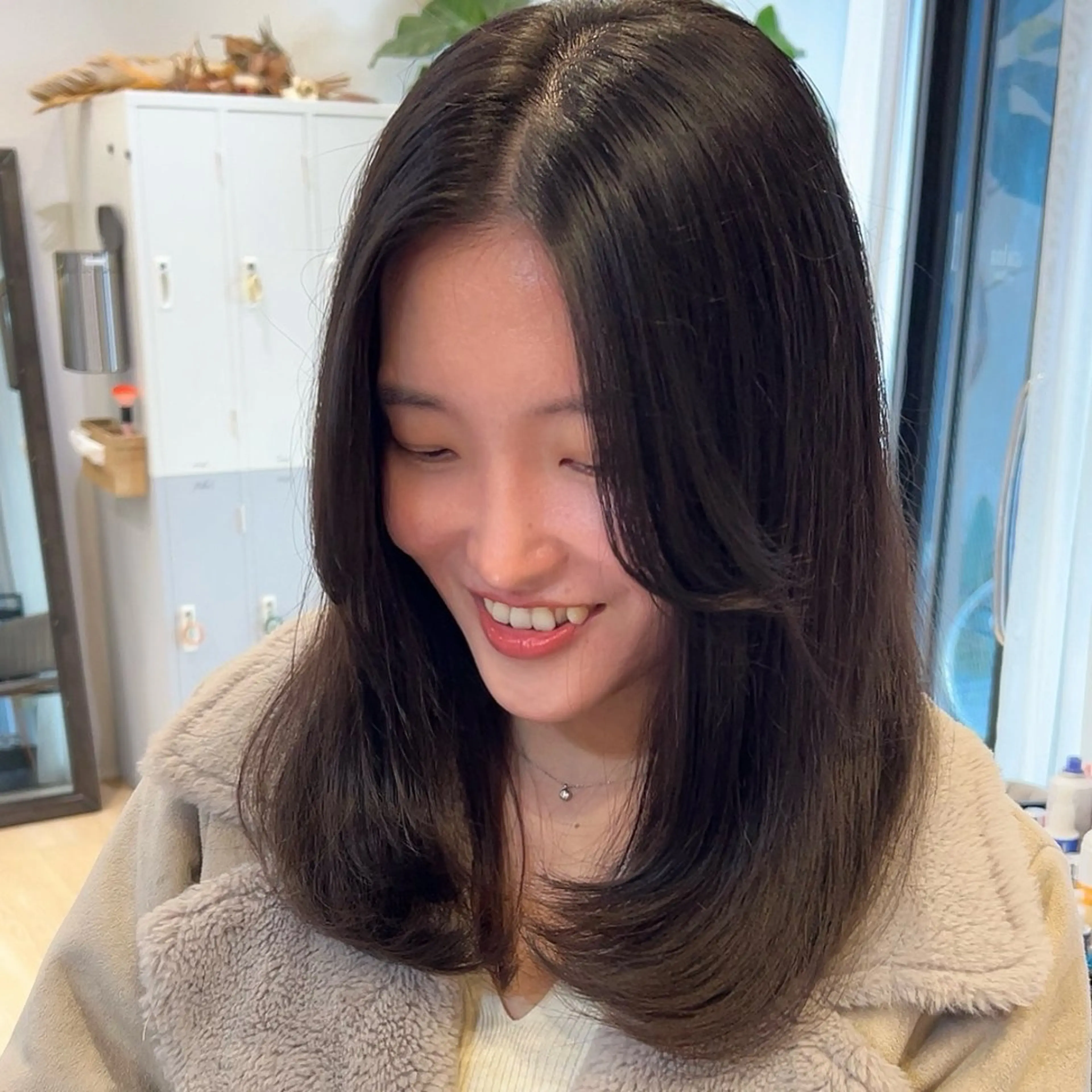 ミディアム レイヤーカット カット ヘアカラー calna 古賀 菜摘のヘアスタイル
