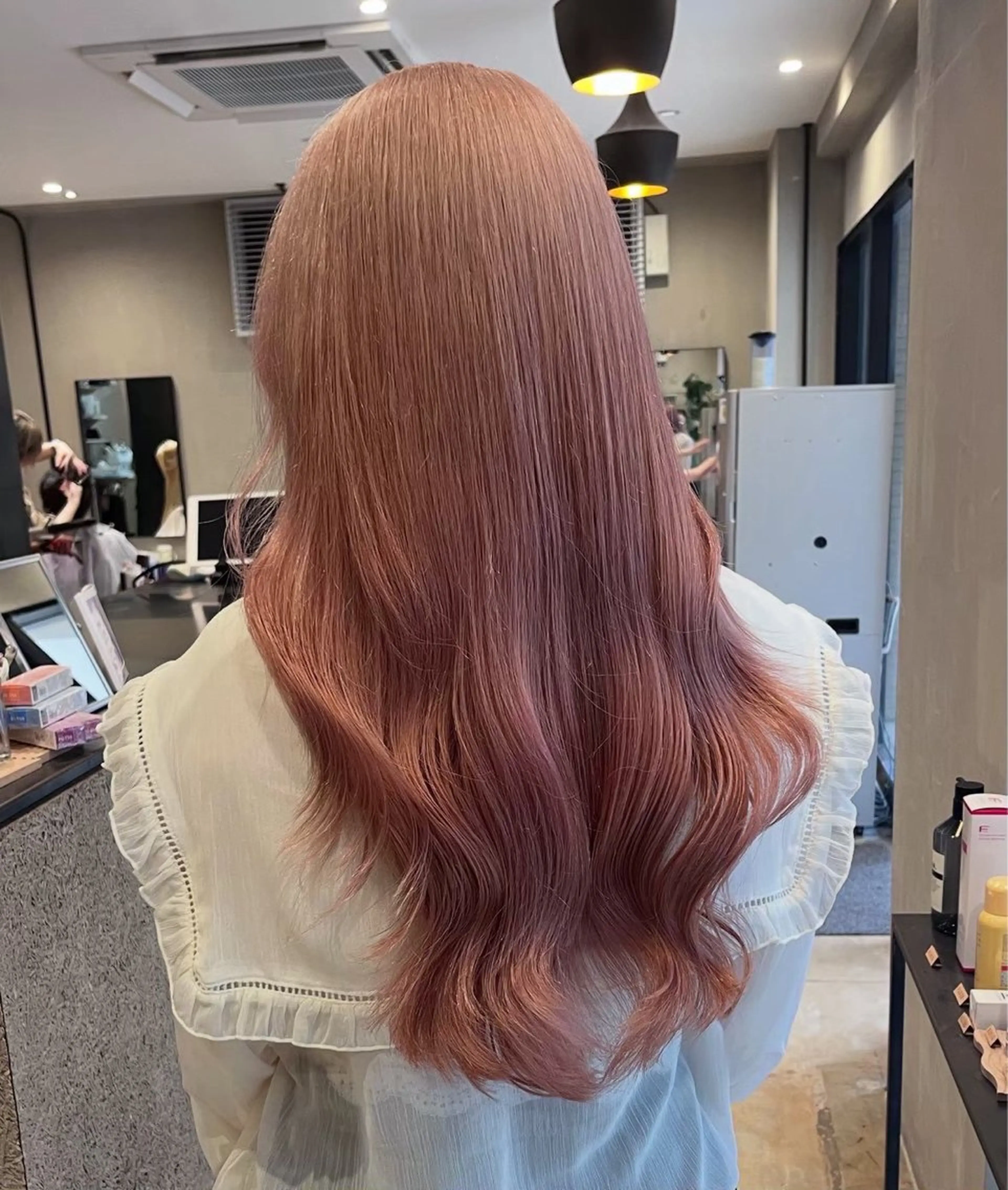 カラー 塚本 真妃のヘアスタイル