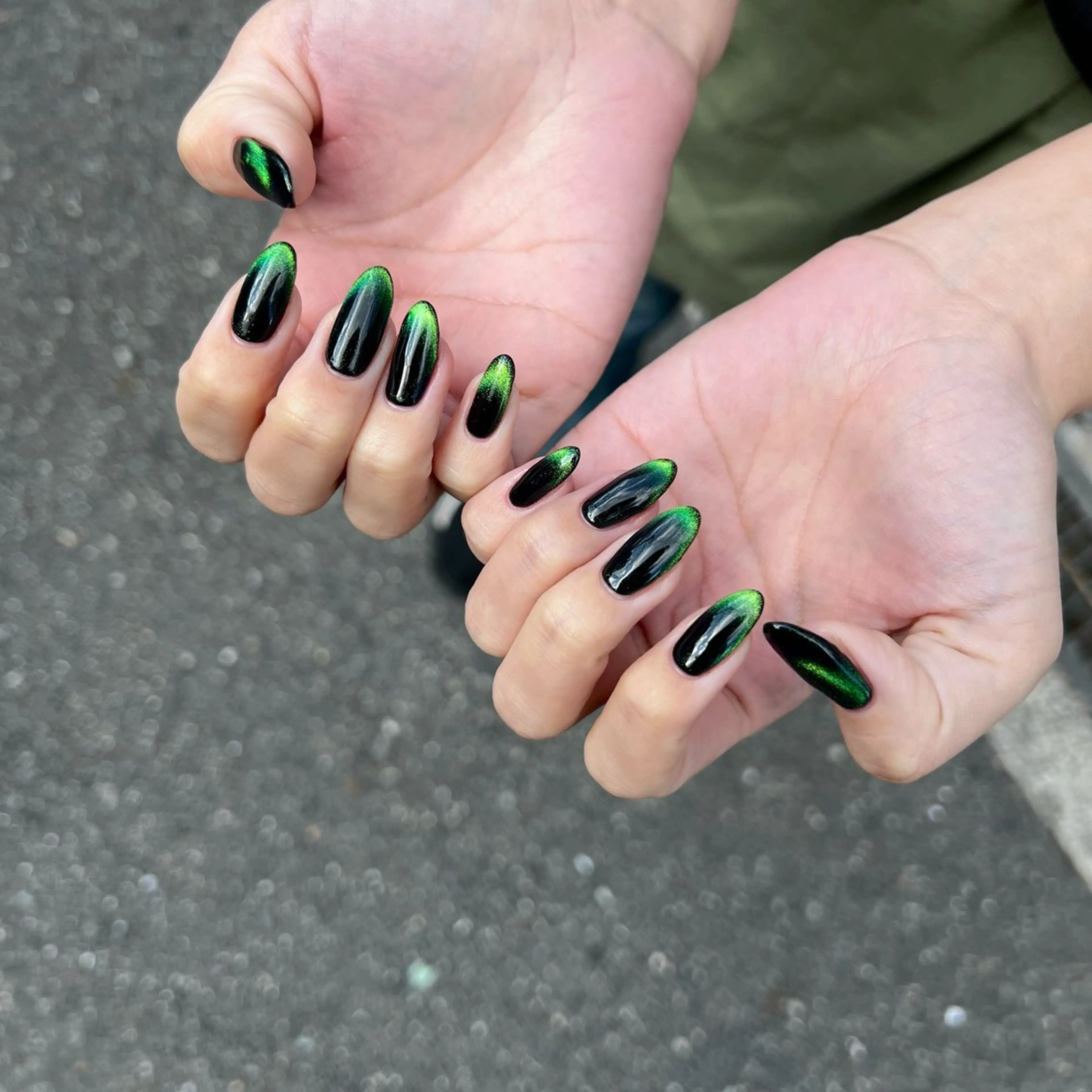 ネイル グリーン マグネットネイル ハンドネイル Lumiere _rikaのネイルデザイン