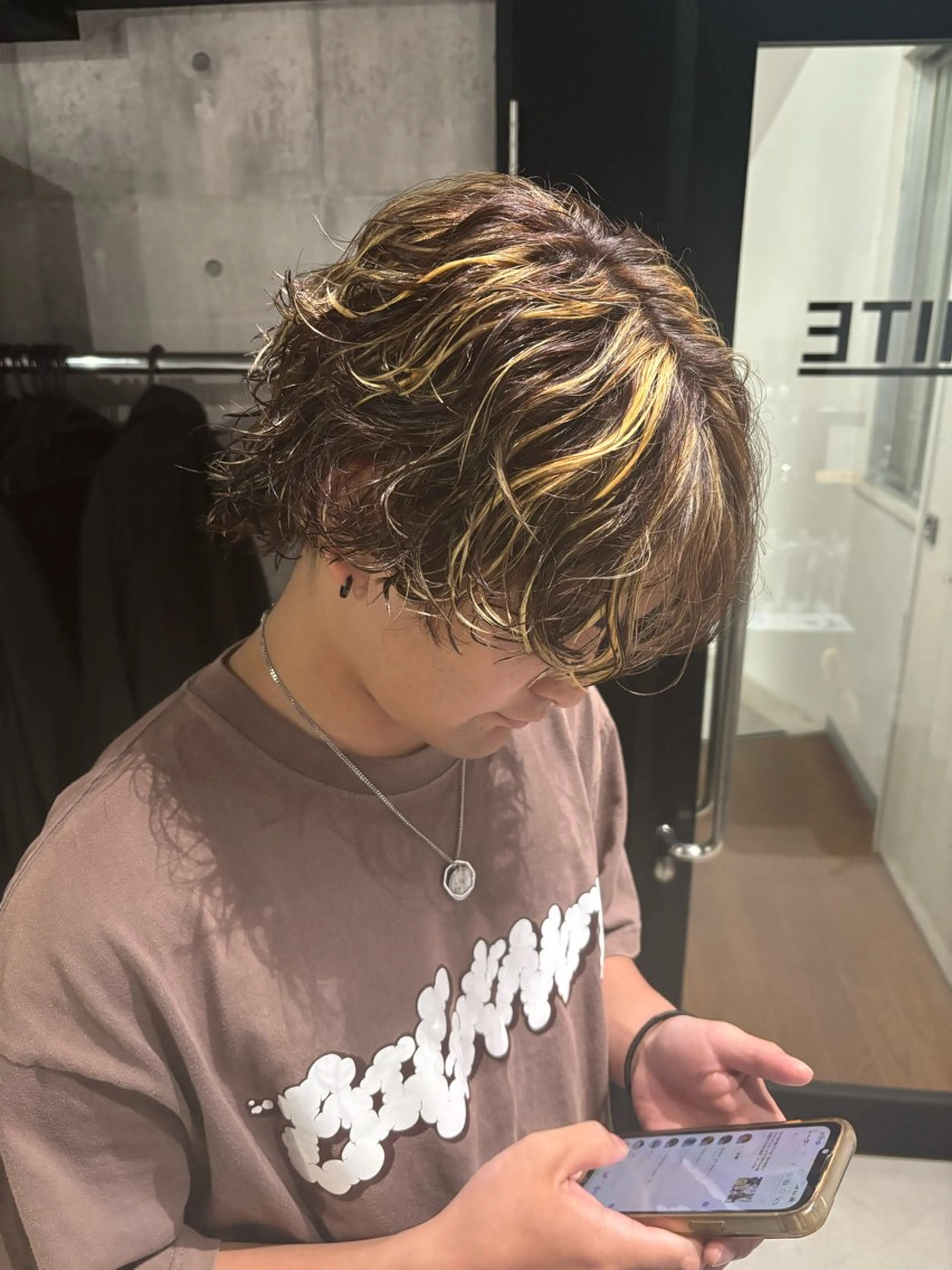 カラー メンズ メンズハイライト ハイライトカラー カット ヘアカラー パーマ _WHITE / KENTOのヘアスタイル