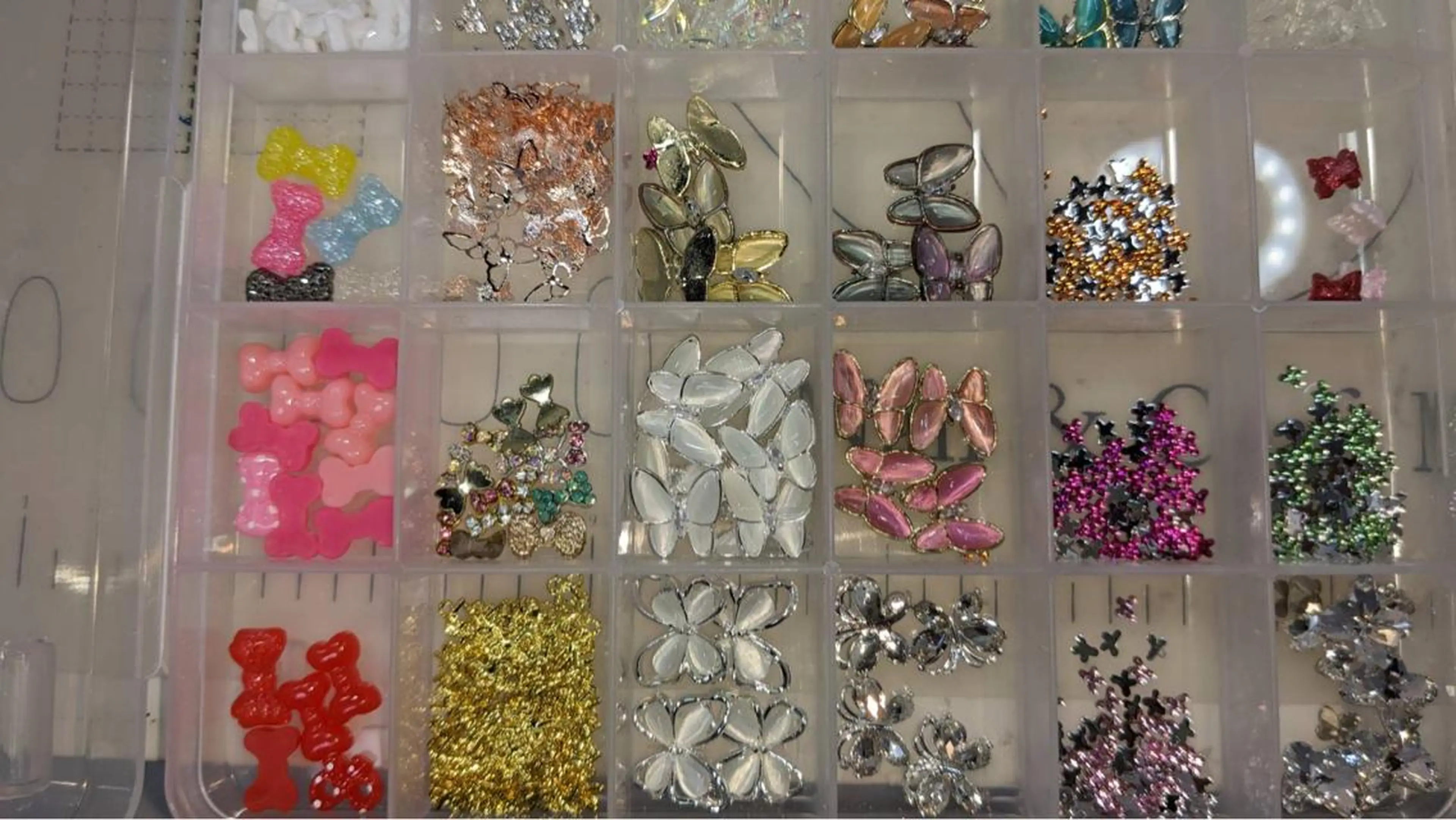 ネイル フラワー ムーンのネイルデザイン