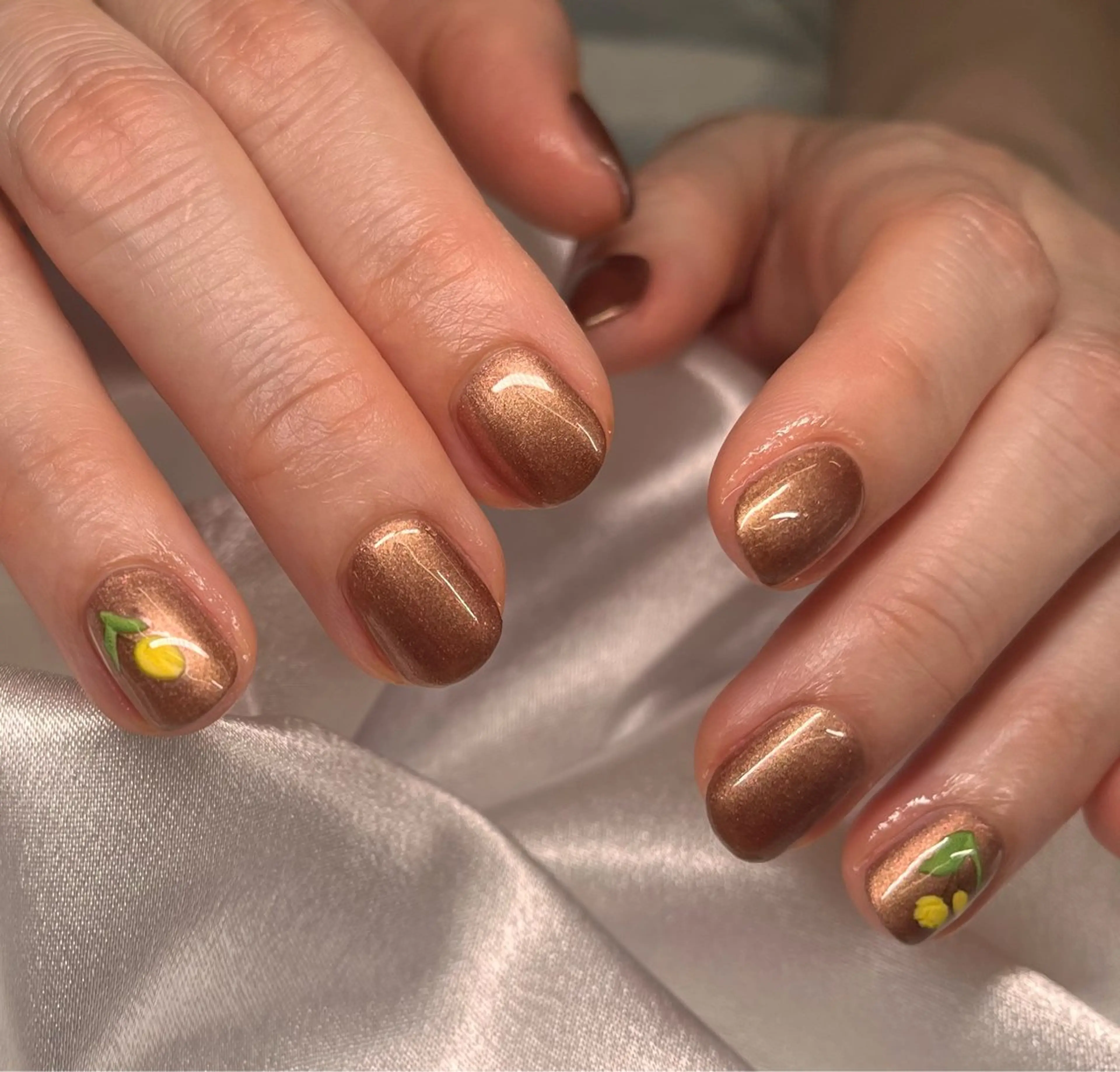 ミディアム ハンドネイル フットネイル Silent 話さないネイルサロンのネイルデザイン