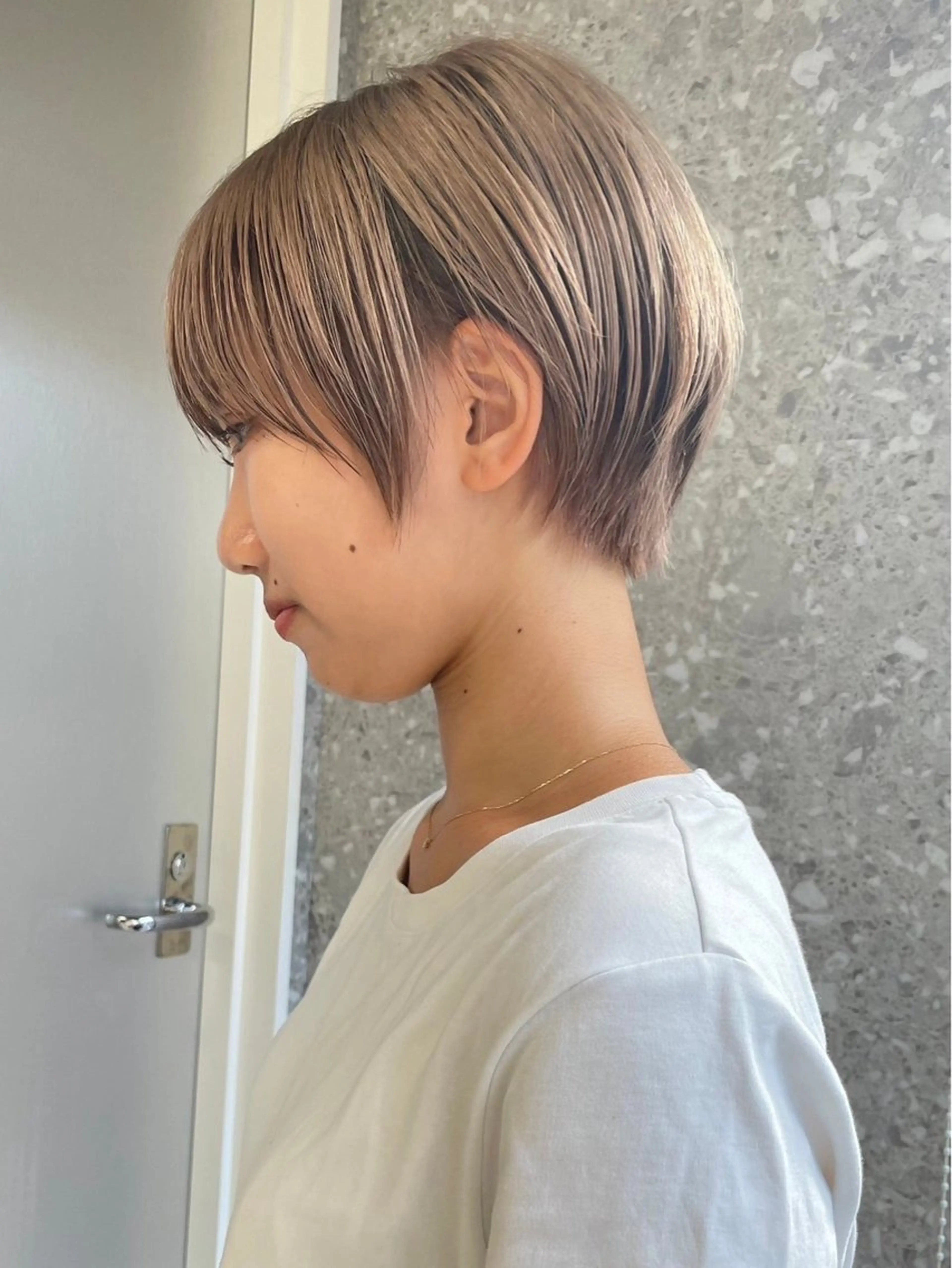 ショート ⭐ハイトーンブリーチ ミルクティーピンクのヘアスタイル