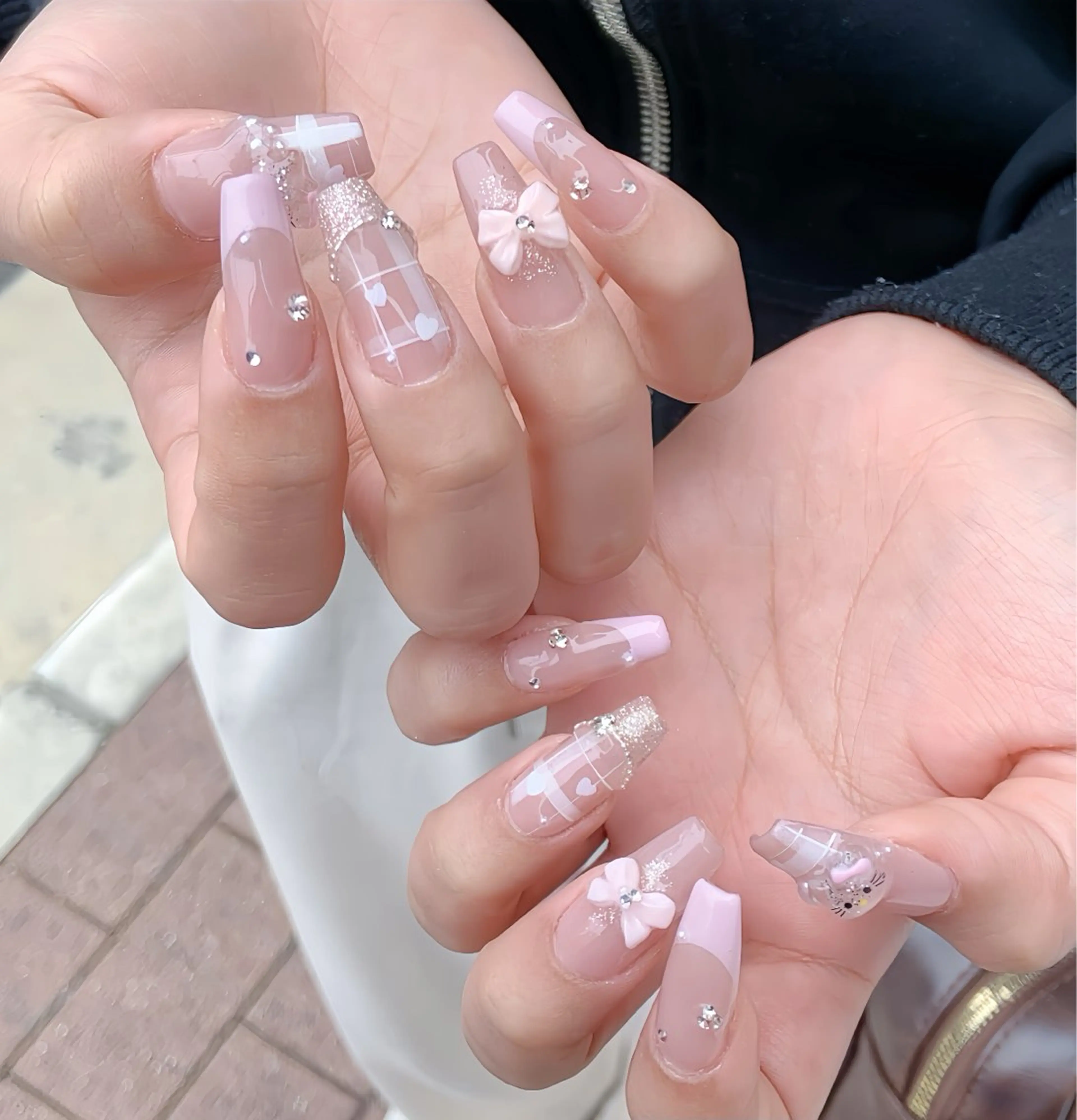 ネイル ハンドネイル ＼近畿大学／近く🦢 Swanのネイルデザイン