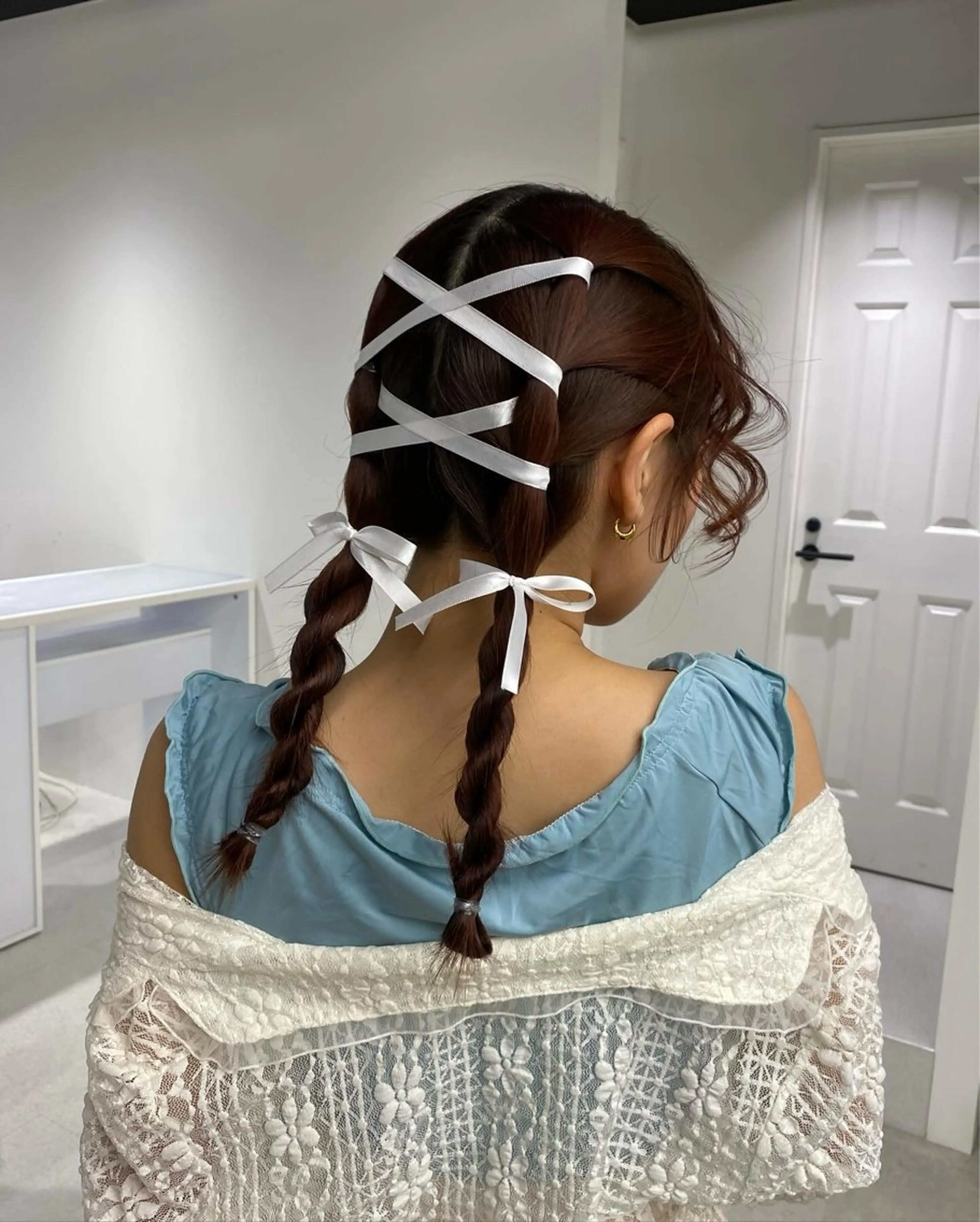 セミロング ヘアアレンジ Shiori・:* 💫のネイルデザイン