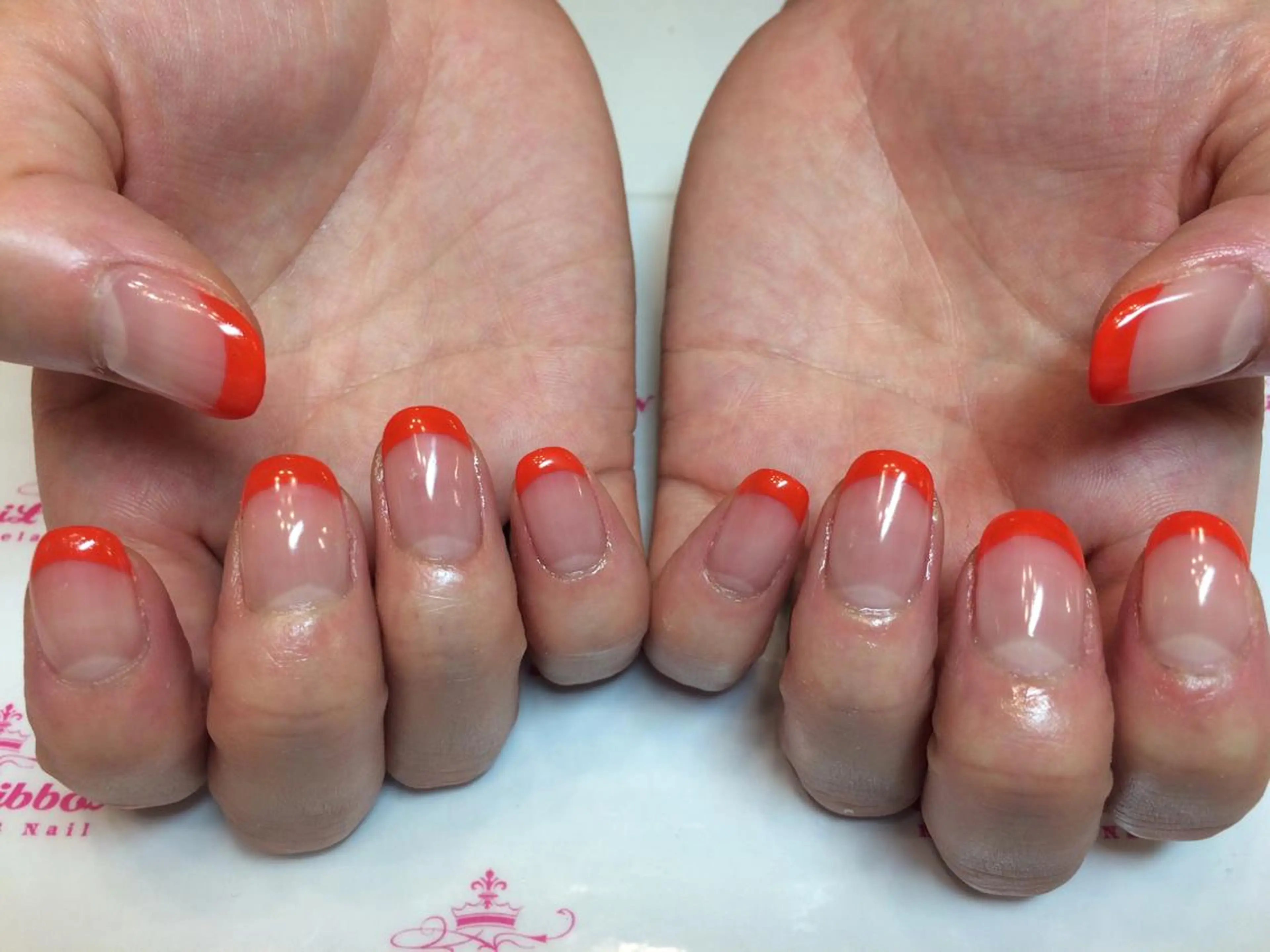 ネイル ネイルリボン 受付スタッフのネイルデザイン