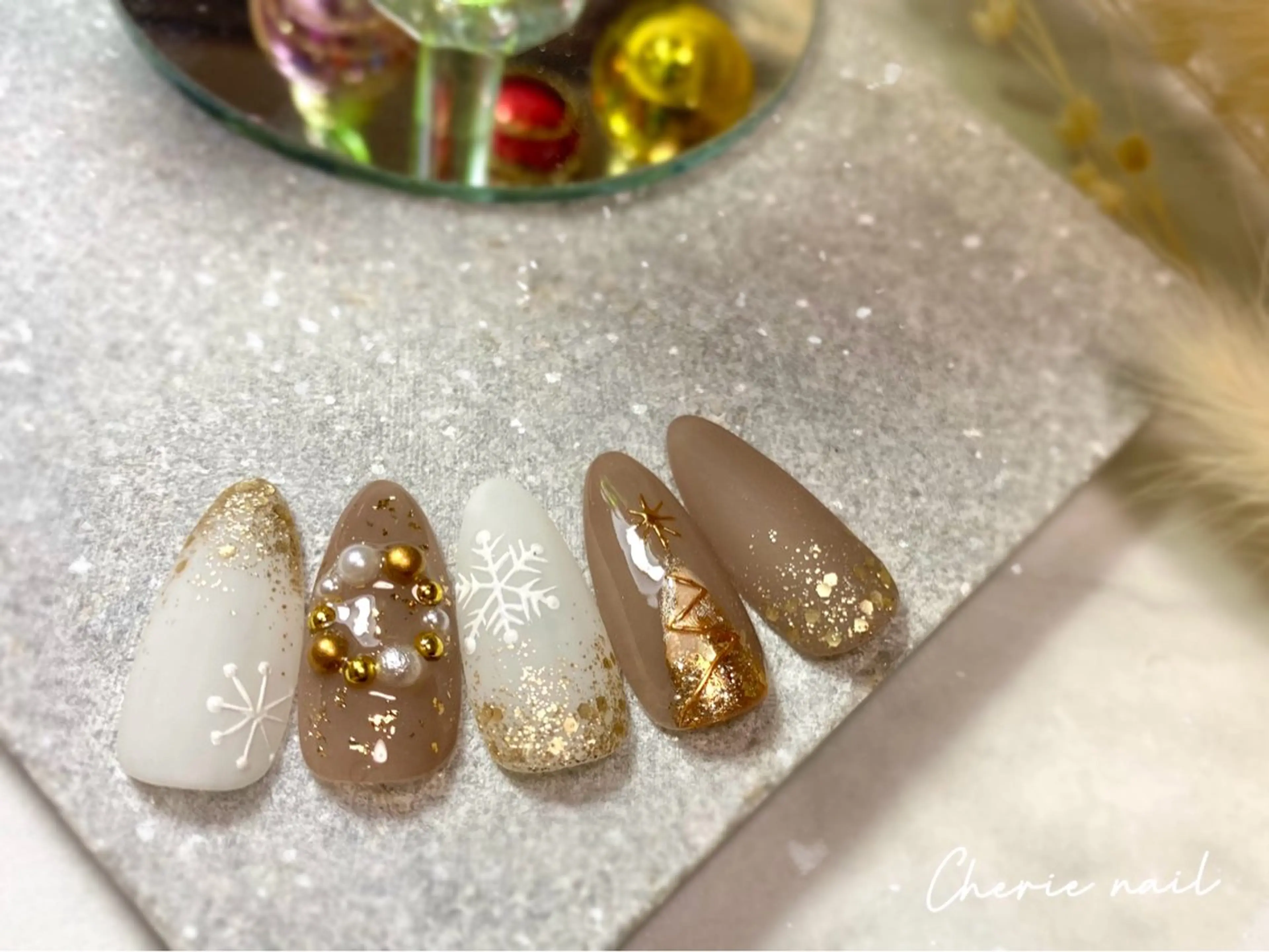 ネイル ジェルネイル ラメ(グリッター) 冬ネイル クリスマス ハンドネイル Cherienail yunaのネイルデザイン