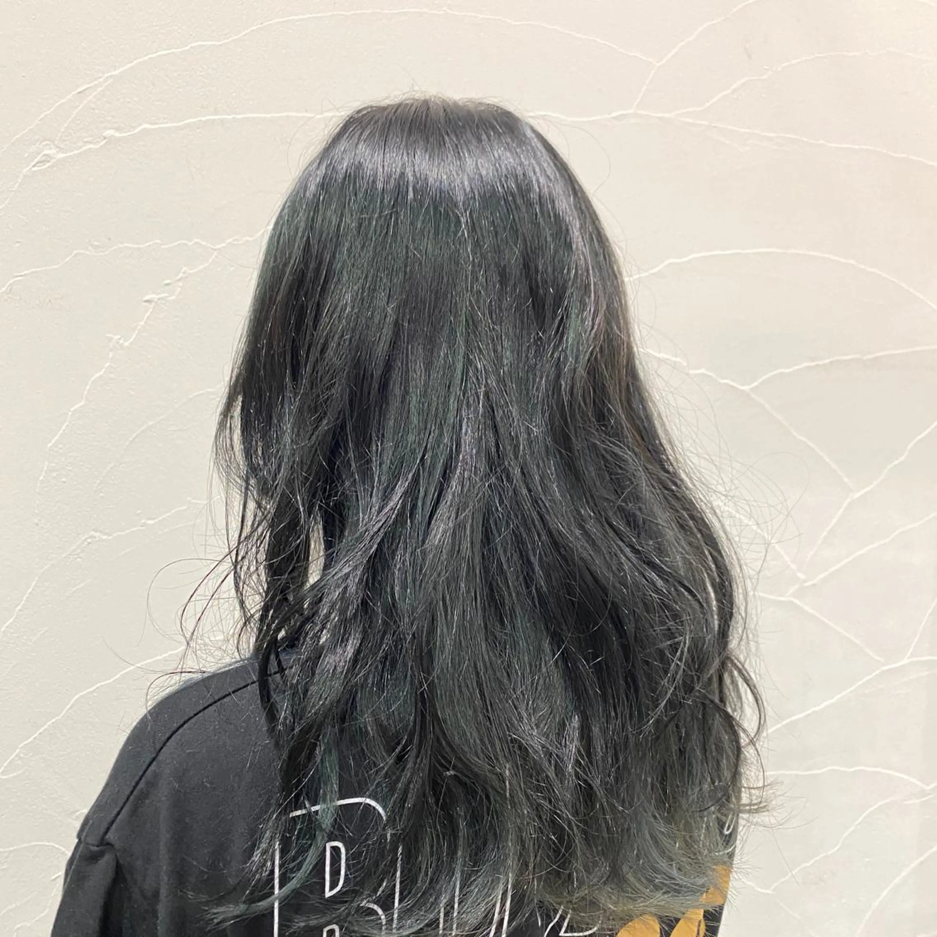 ロング カラー シルバー 水原 恵莉香のヘアスタイル