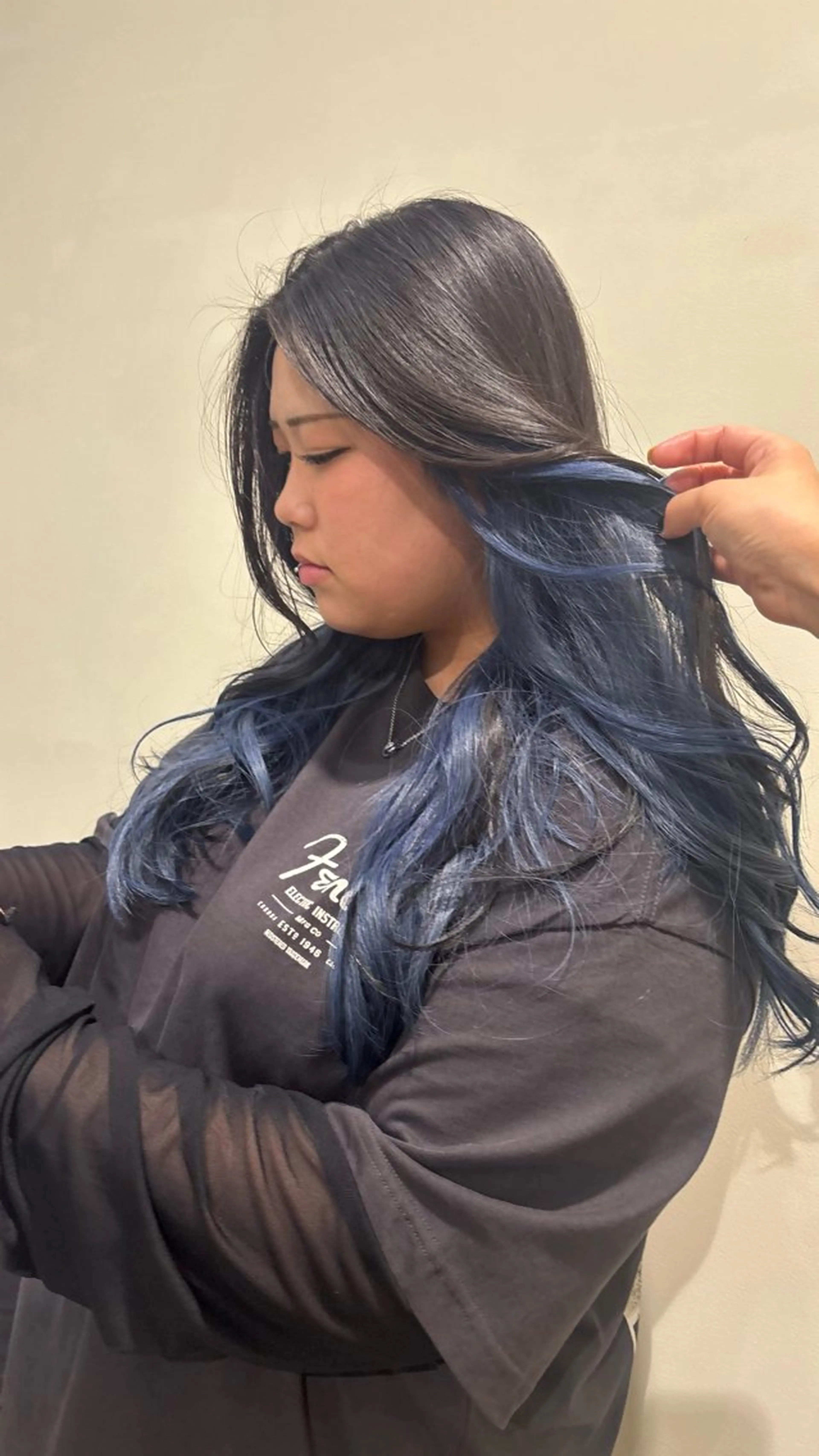 カラー ブルーカラー 伊藤 優衣/アイブロ ウ／透明感カラーのヘアスタイル