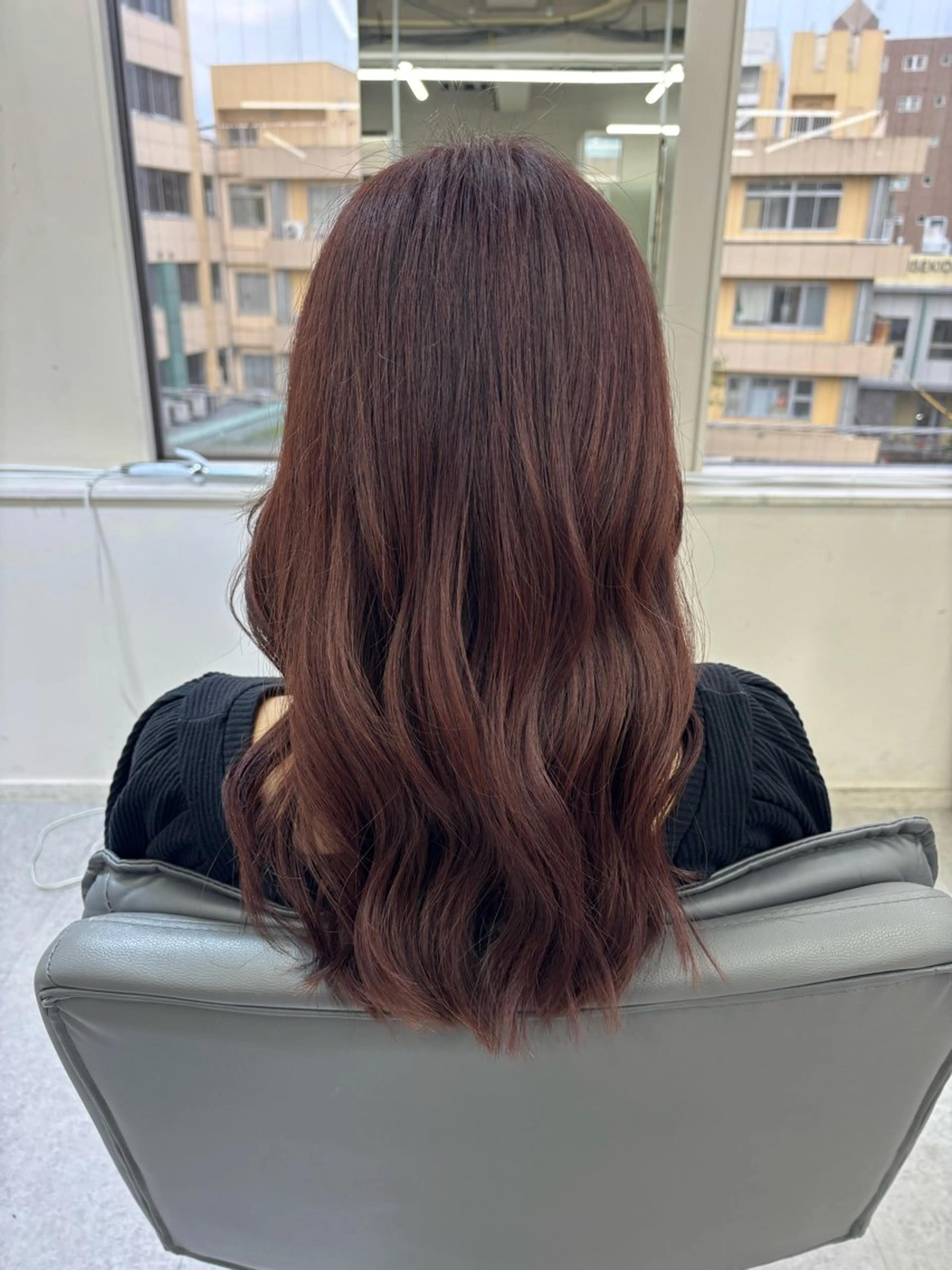 ロング カラー 腰越 麻奈のヘアスタイル
