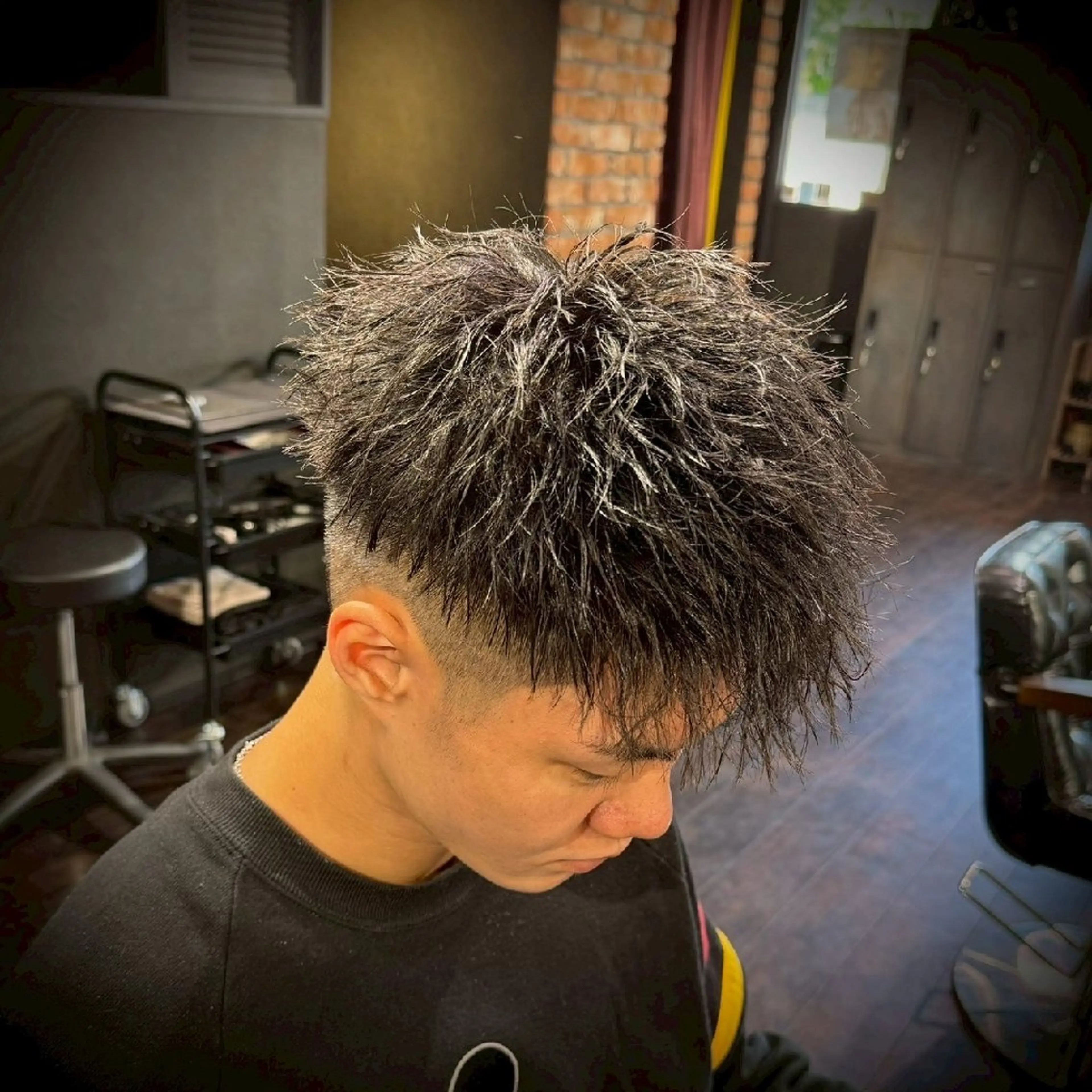 ショート パーマ メンズ メンズパーマ メンズツイストパーマ ツイストパーマ 店長 とみー / ツヤ感&似合わせのヘアスタイル