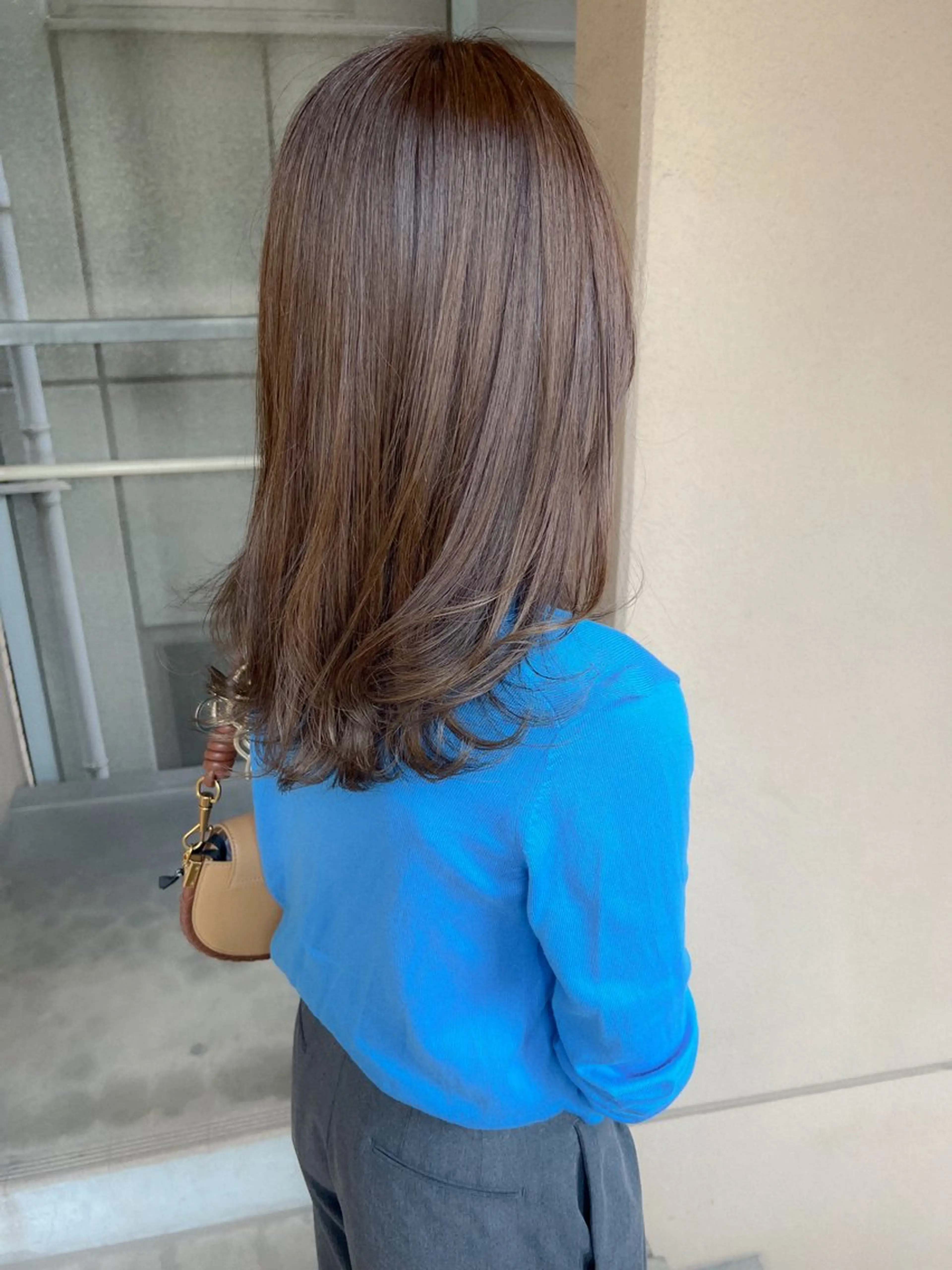 ミディアム カラー ブリーチ グレージュ ブリーチなしカラー オリーブグレージュ オリーブグレー カラーパティシエ facce🌼ikoのヘアスタイル