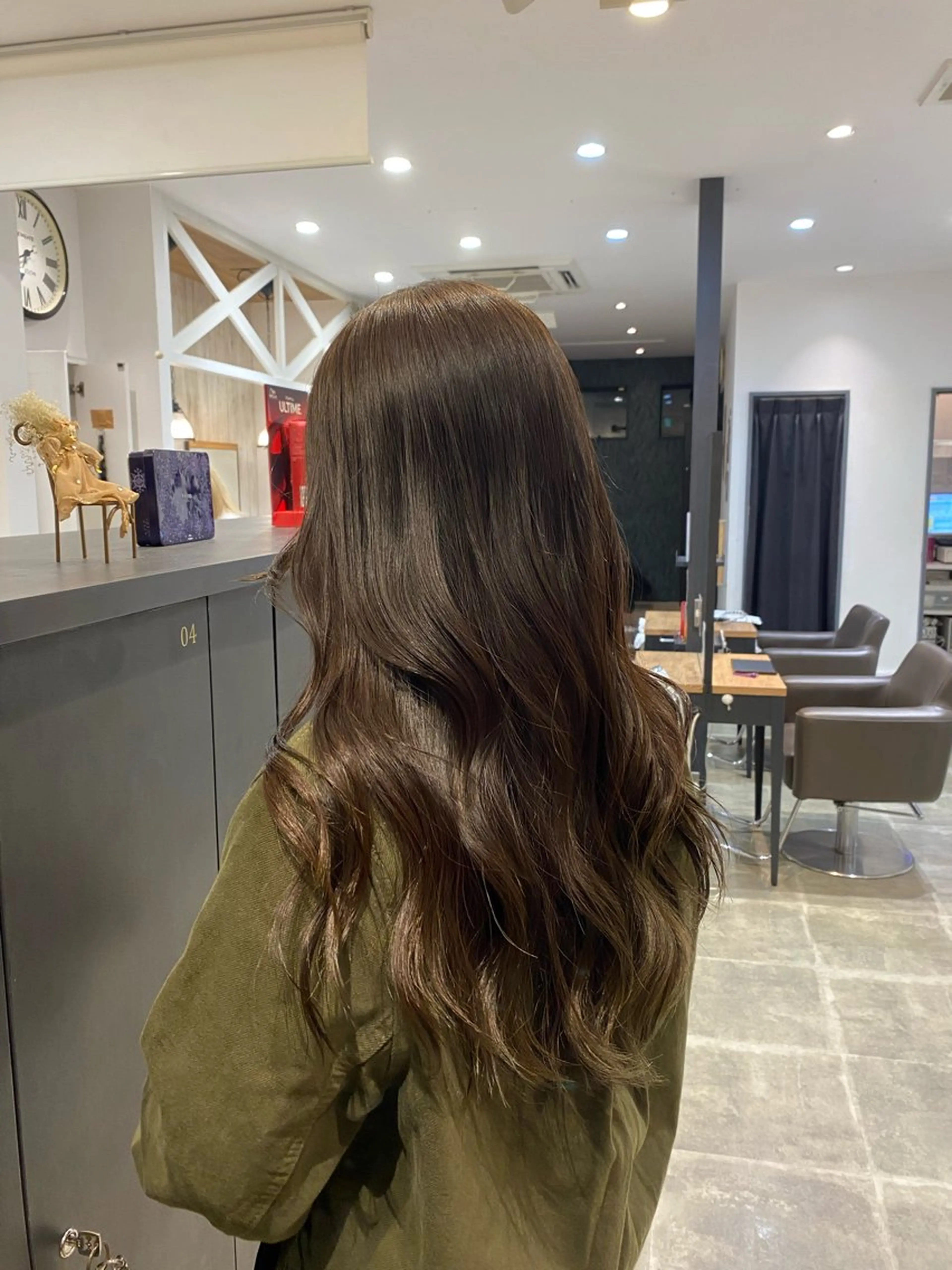 ロング カラー ブラウンカラー オリーブブラウン カット ヘアカラー 柴田 枝利子のヘアスタイル