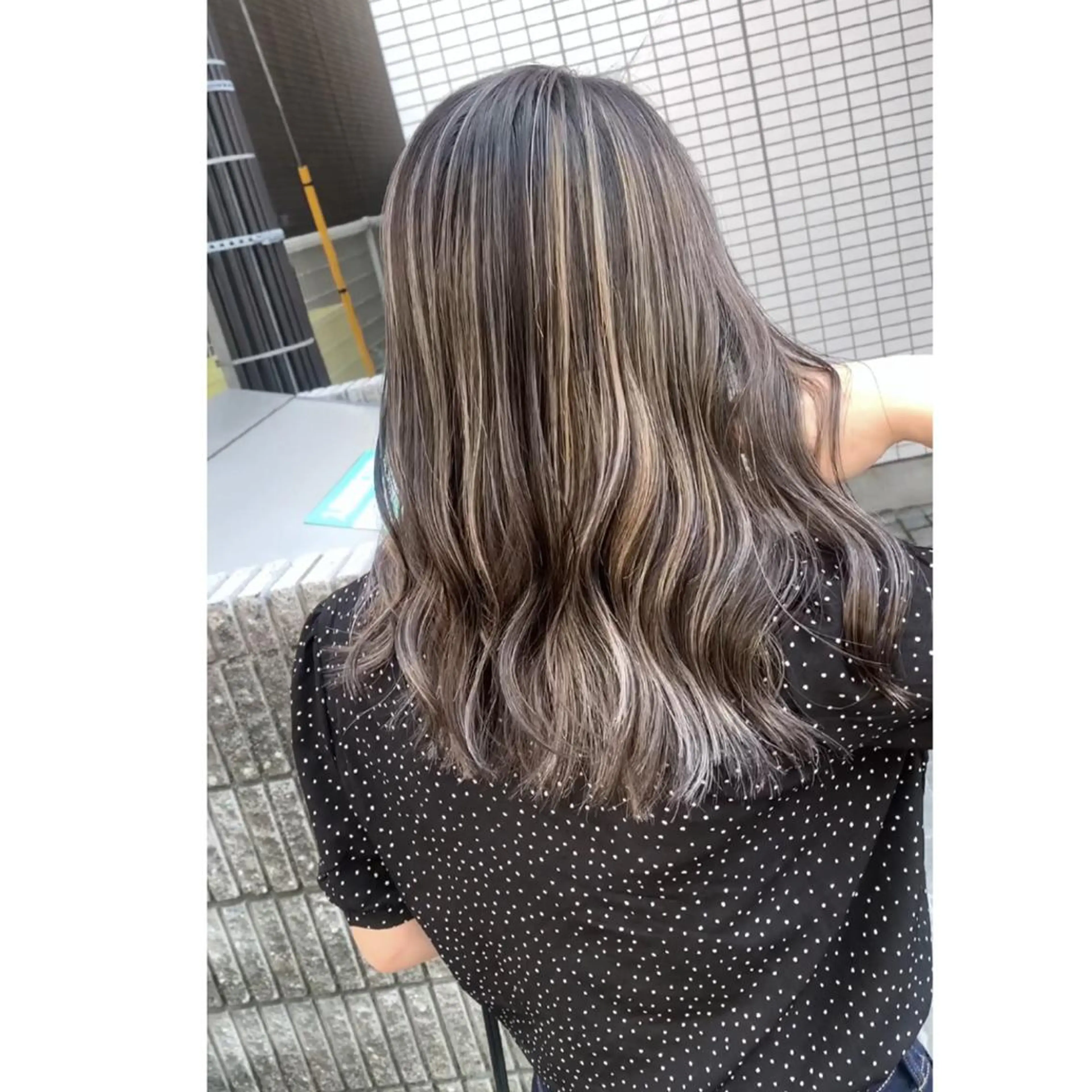 カラー バレイヤージュ ベージュカラー ブロンド ハイトーンカラー カット ヘアカラー トリートメント be yondのヘアスタイル