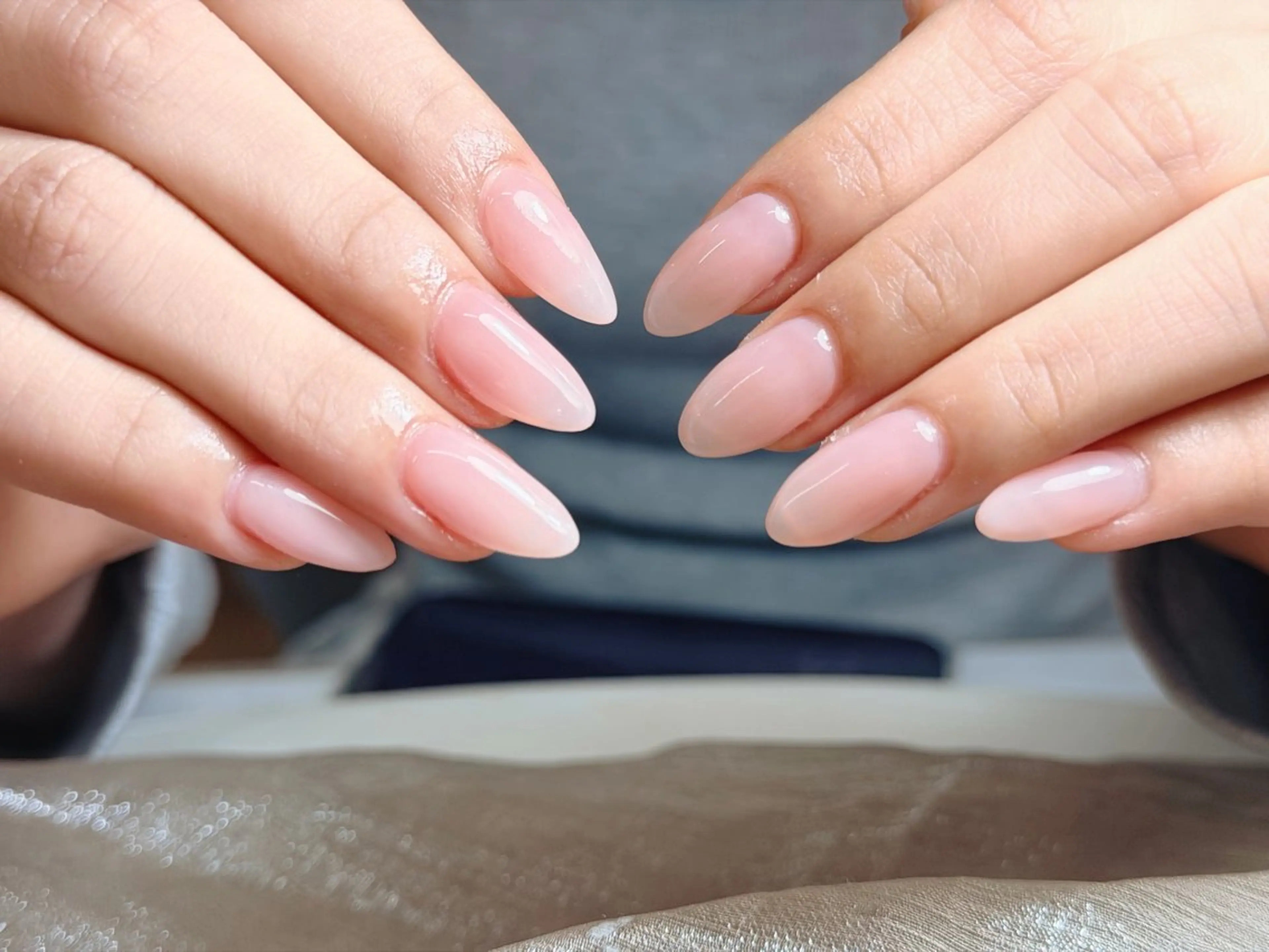 ネイル オーロラネイル ブルー チークネイル フットネイル フレンチネイル ハンドネイル AMI 新大久保のネイルデザイン