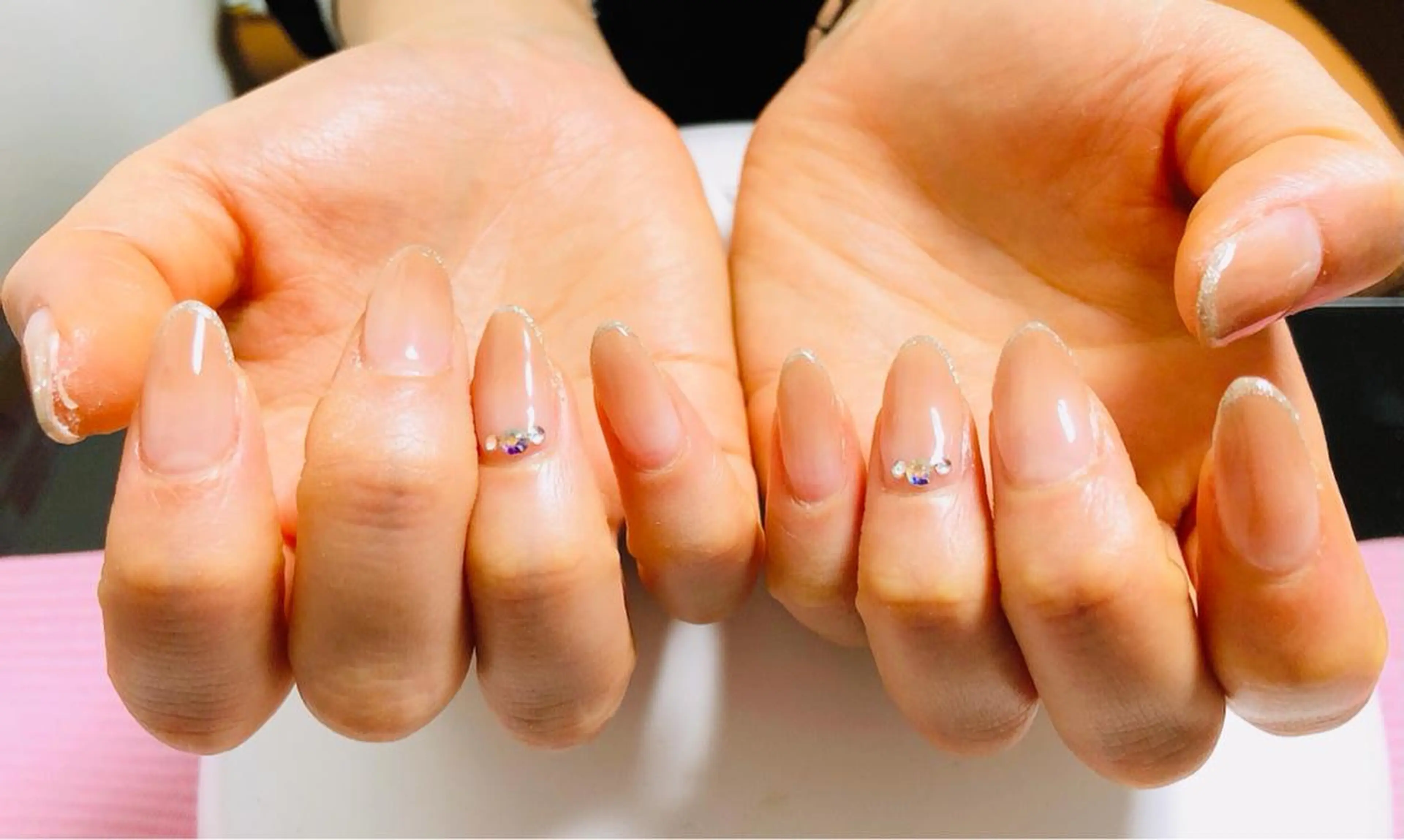 ネイル グラデーション ストーンネイル エステ／ネイル/脱毛 R.Msalonのネイルデザイン