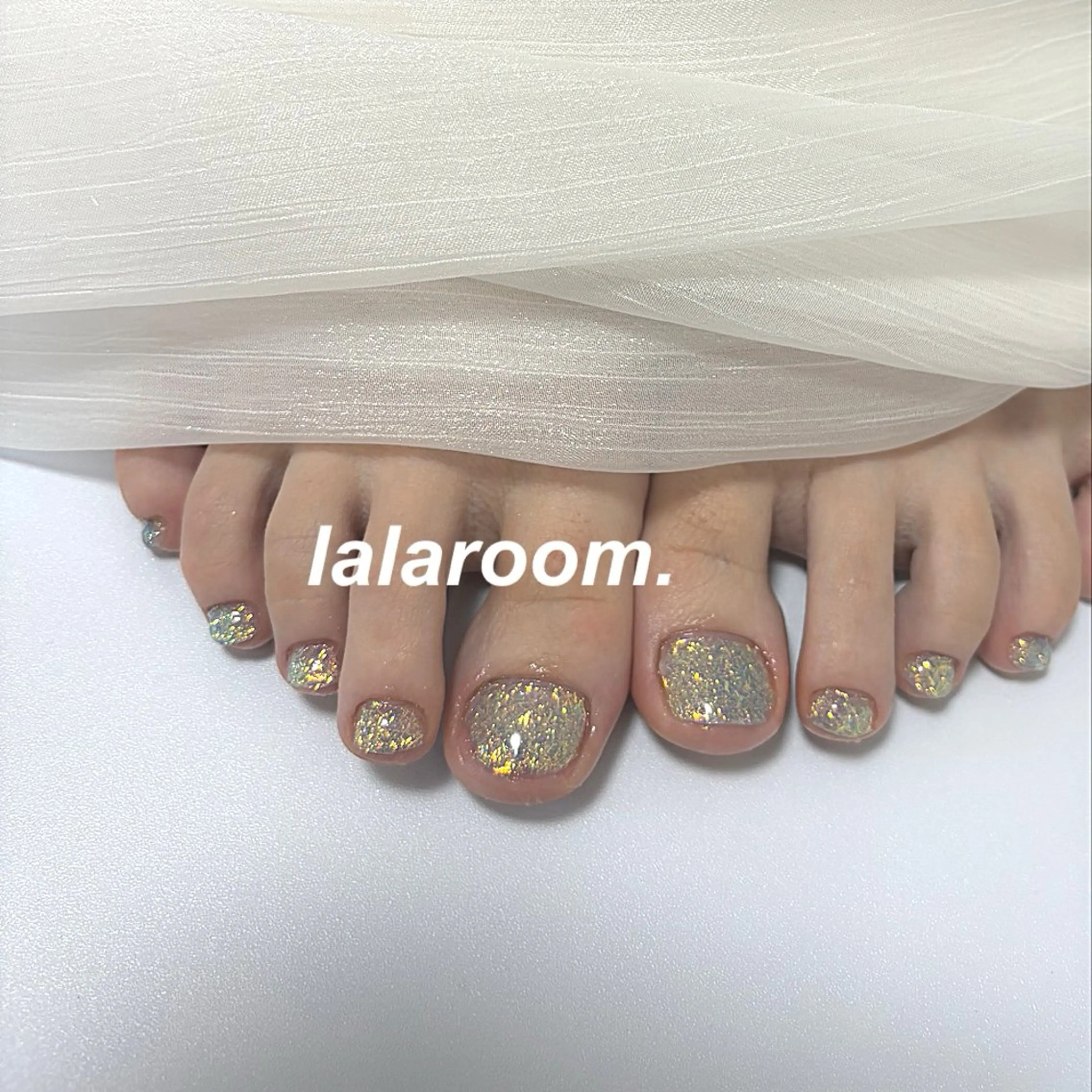 ネイル キラキラネイル マグネットネイル オフィスネイル ワンカラーネイル シンプルネイル フットネイル lala room.のネイルデザイン