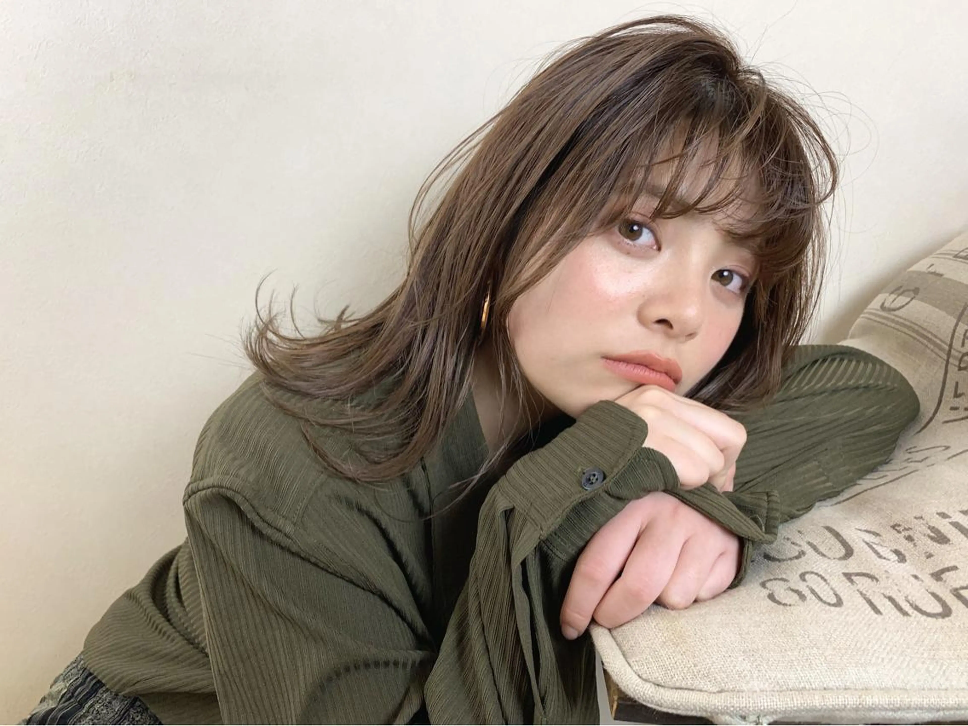 ミディアム カラー 立川 奈那子のヘアスタイル