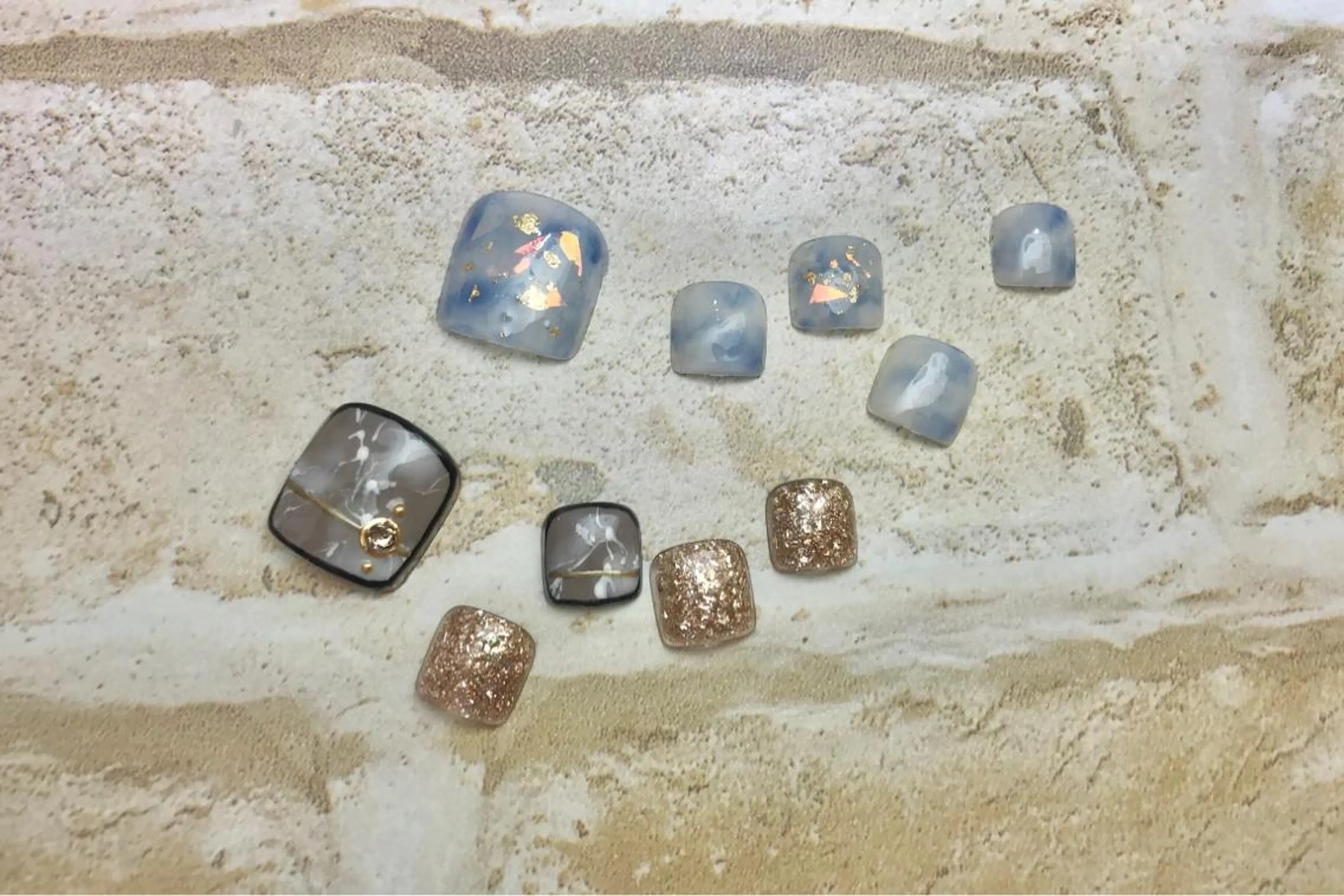 ネイル フットネイル ストーンネイル 'mm  (ミリ) ＭＡＮＡＭＩのネイルデザイン