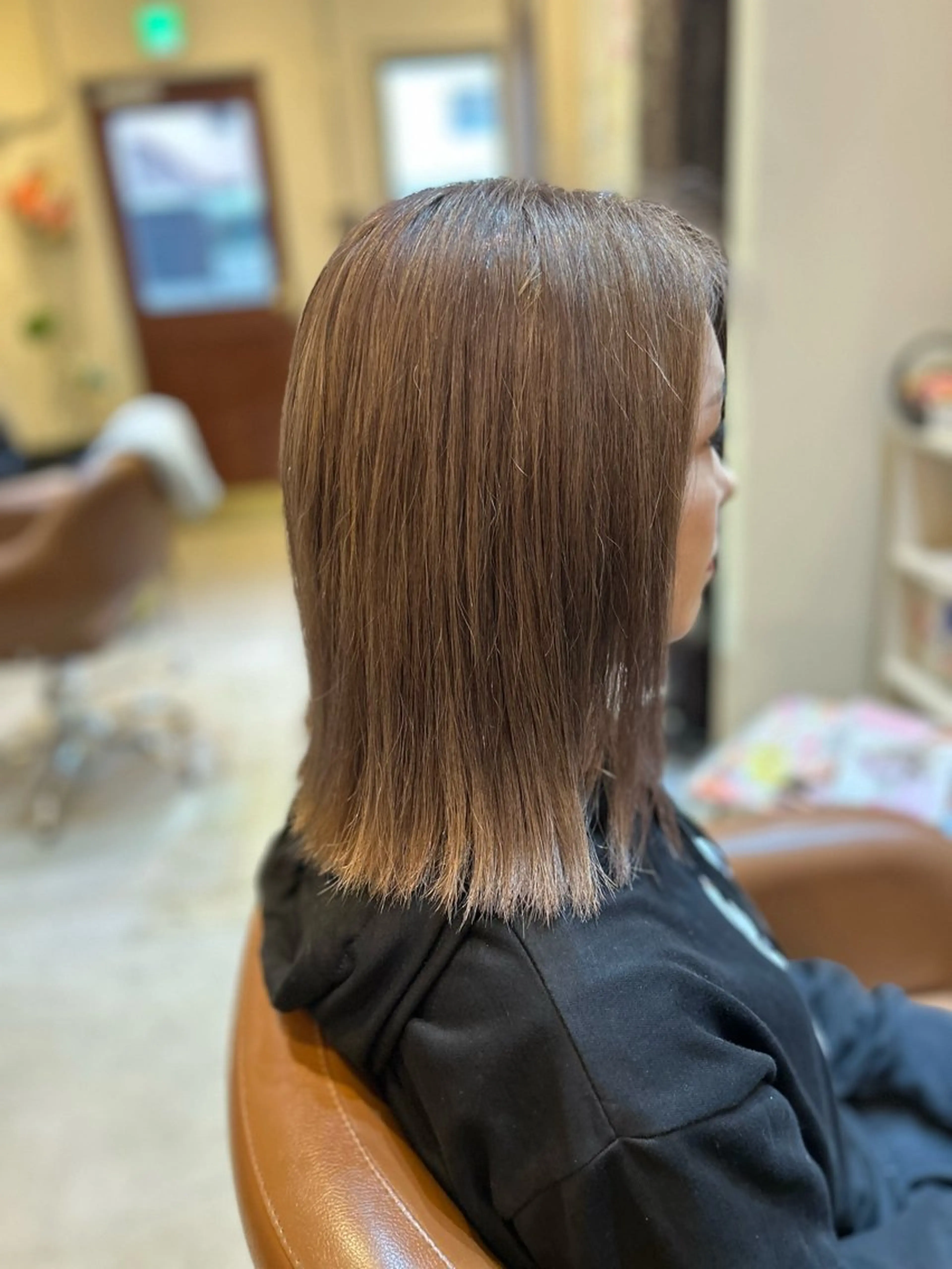 セミロング カラー ブリーチ 透明感カラー グレージュ ミルクティーグレージュ 平松 舞衣のヘアスタイル