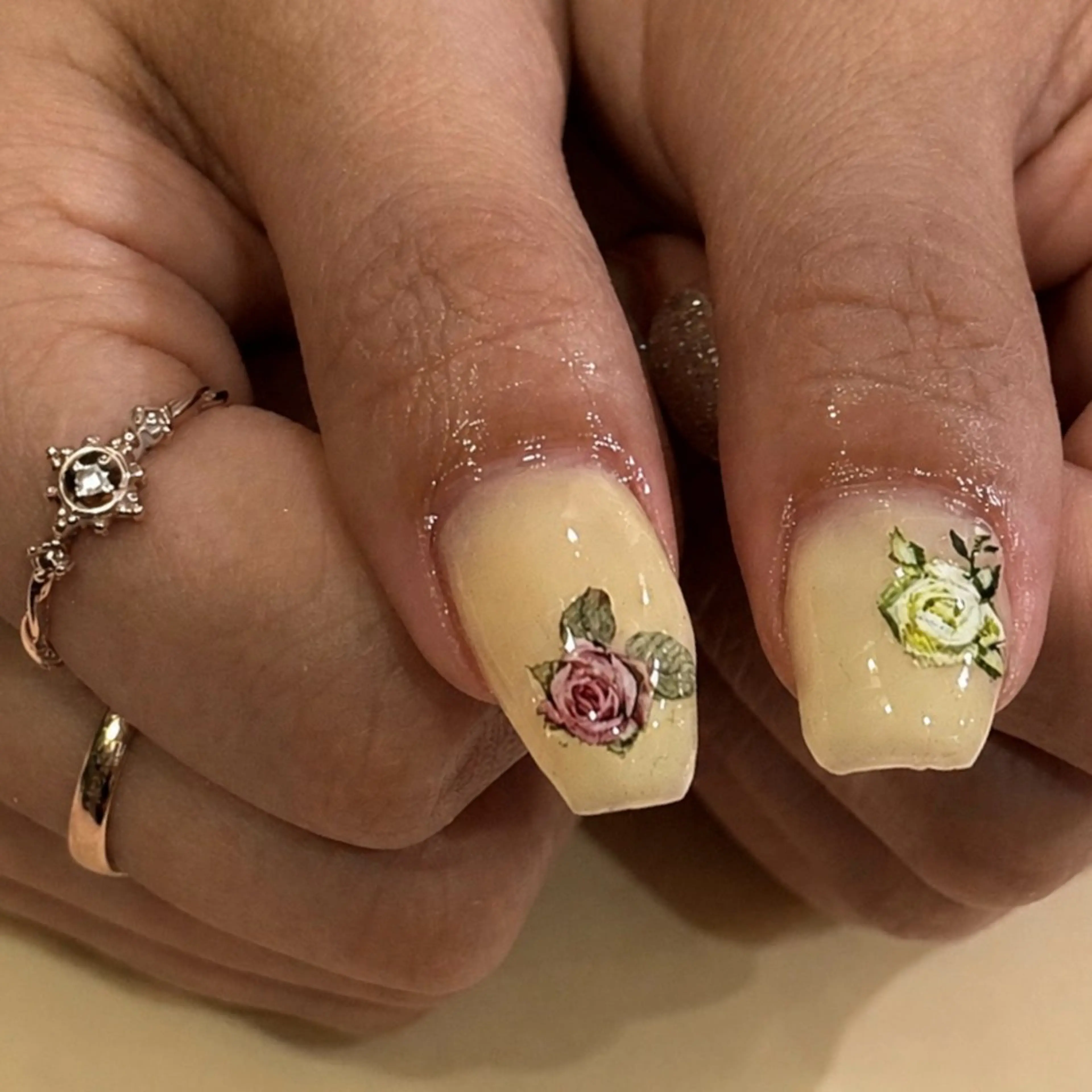 ネイル アートネイル ワンカラーネイル Dark Honey Ivyのネイルデザイン