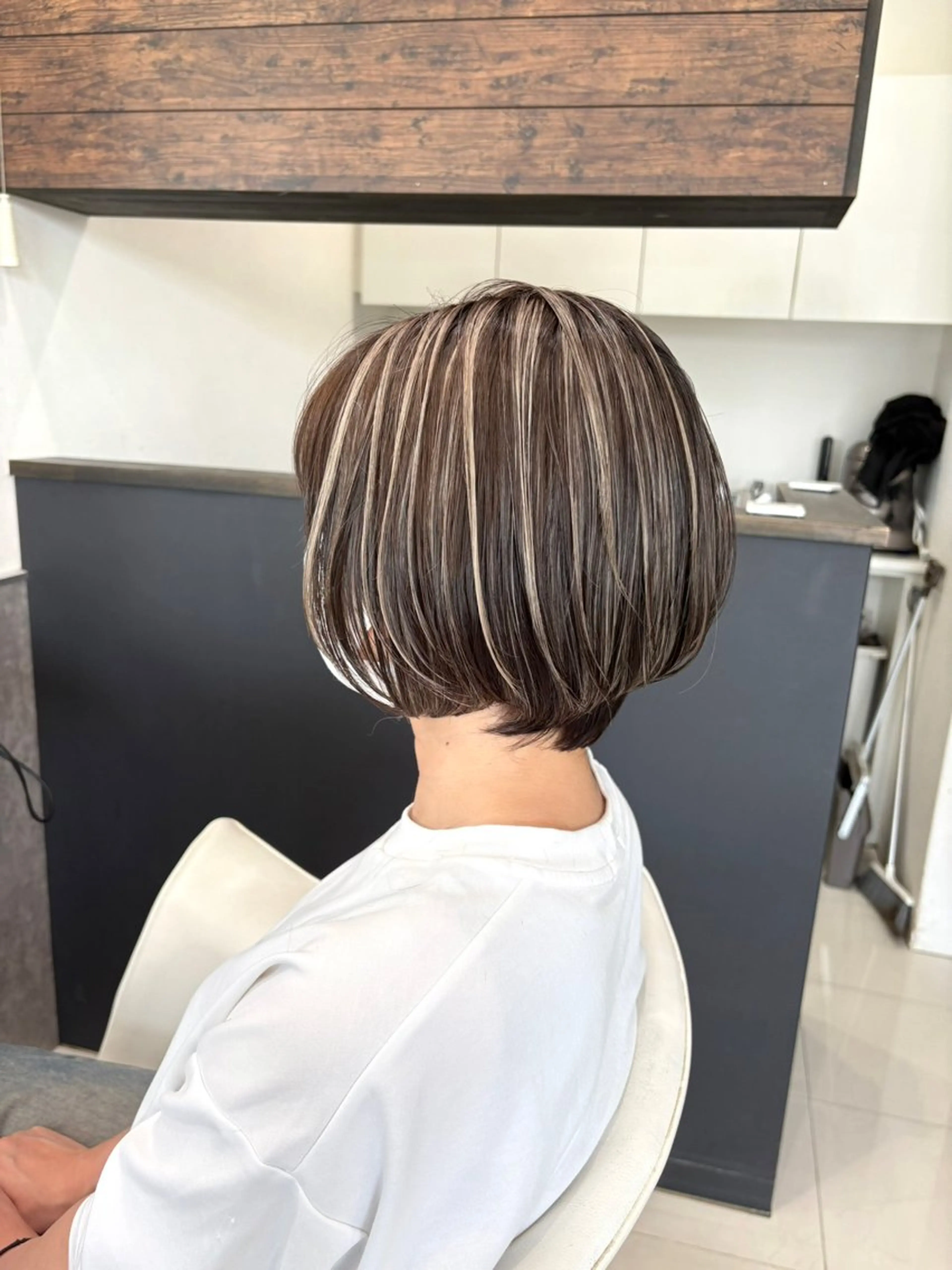 ショート カラー ハイライトカラー ハイライト ヘアカラー トリートメント VIRAL ヴァイラルのヘアスタイル