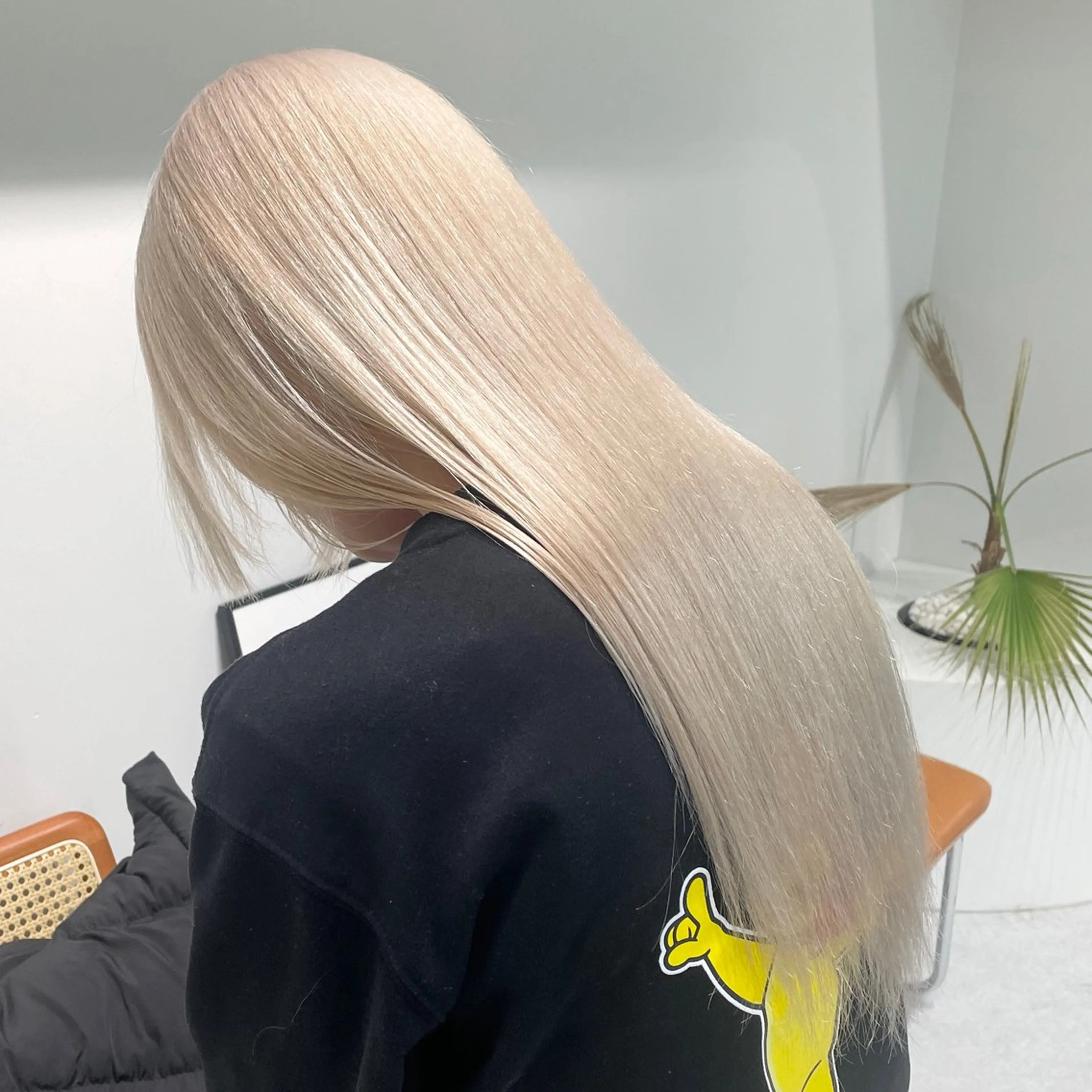 ロング カラー ブリーチ 抜きっぱなしブロンド ブロンド デザインカラー ホワイトブロンド ヘアカラー トリートメント ヘアセット ハイトーン×レイヤー ／遠藤将太のヘアスタイル