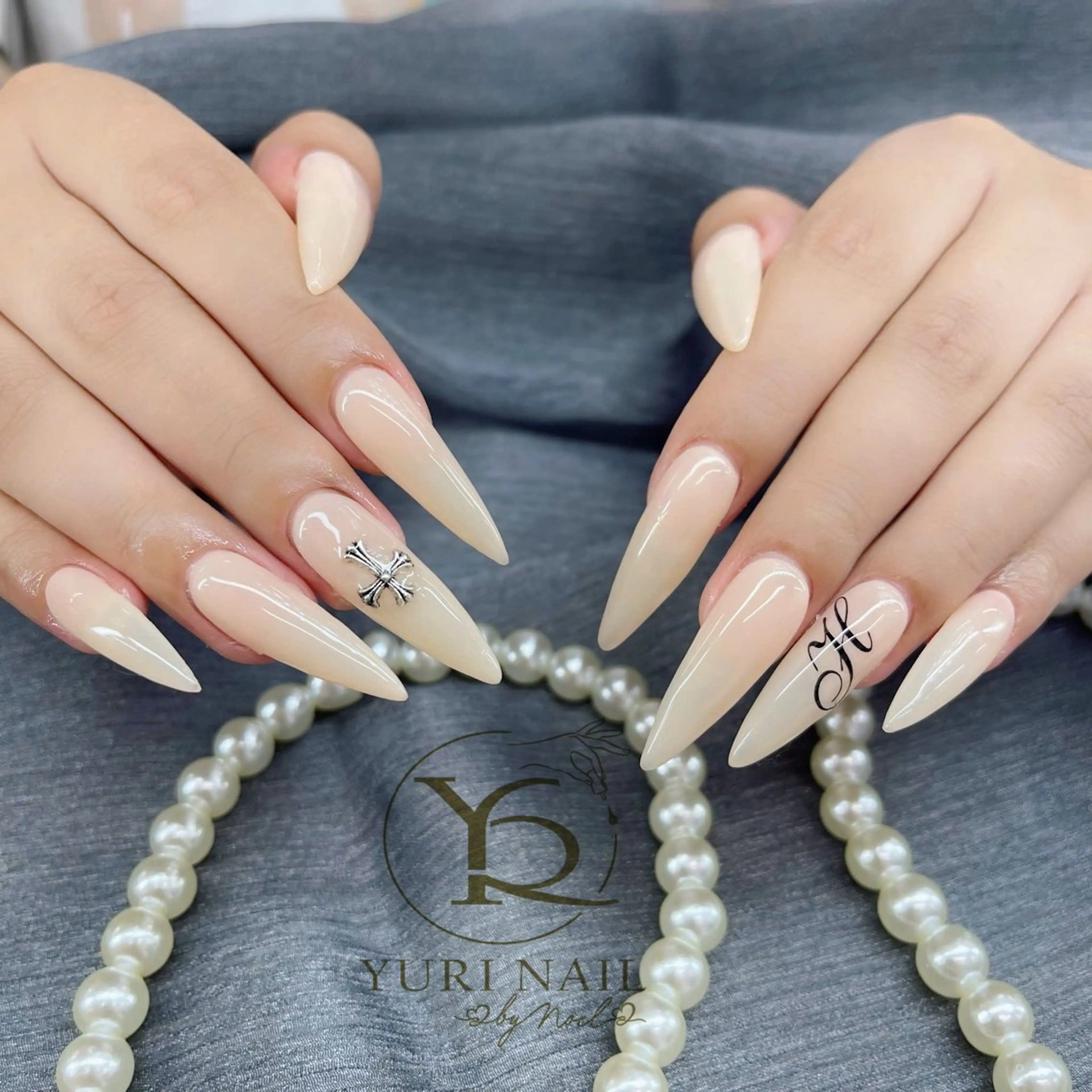 ネイル ハンドネイル フットネイル ハンドケア YURI Nail NARITAのネイルデザイン