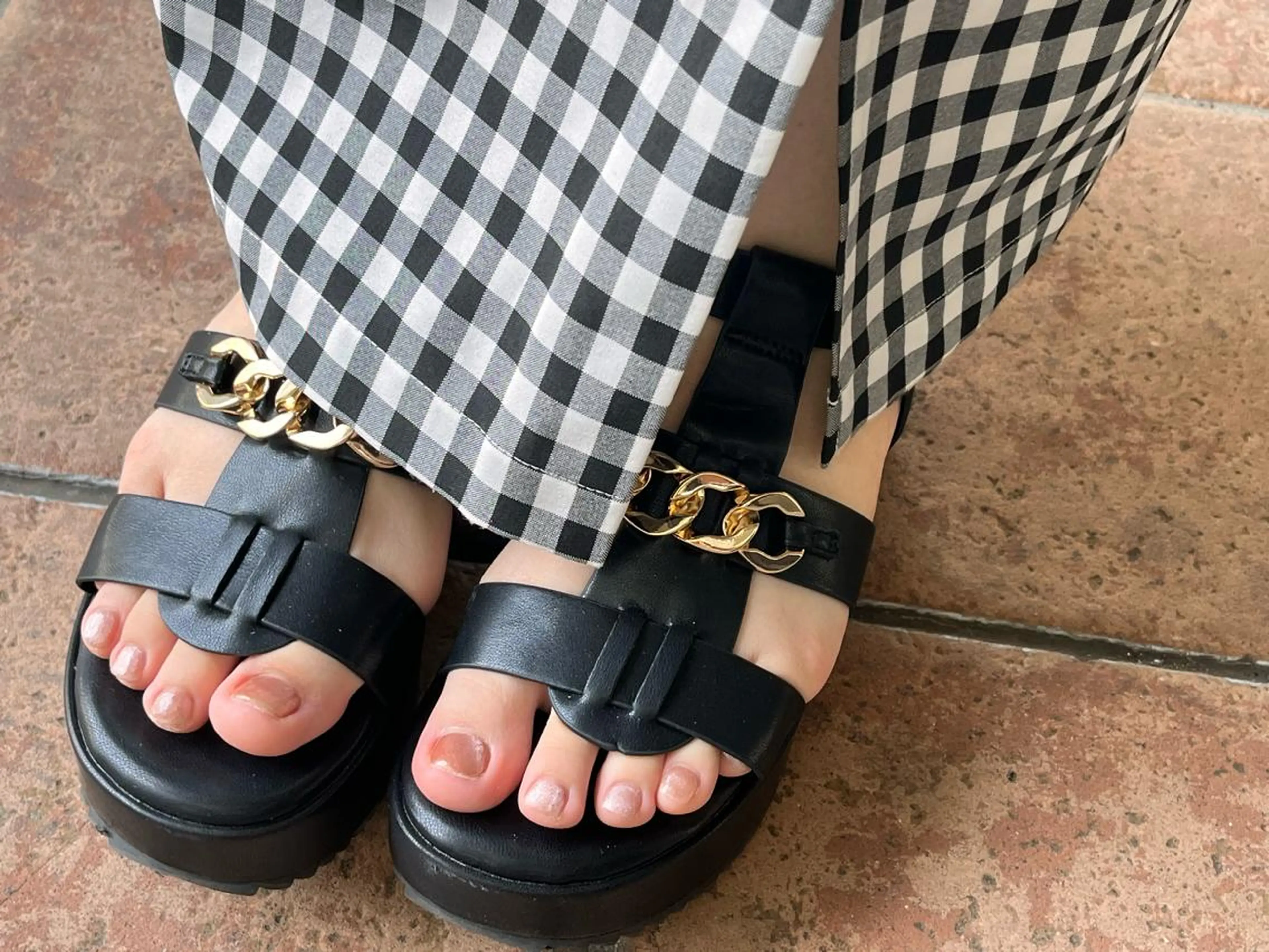 ショート ネイル フットネイル ラメ(グリッター) マグネットネイル ワンカラーネイル ピンク RIONnail Yurikaのネイルデザイン