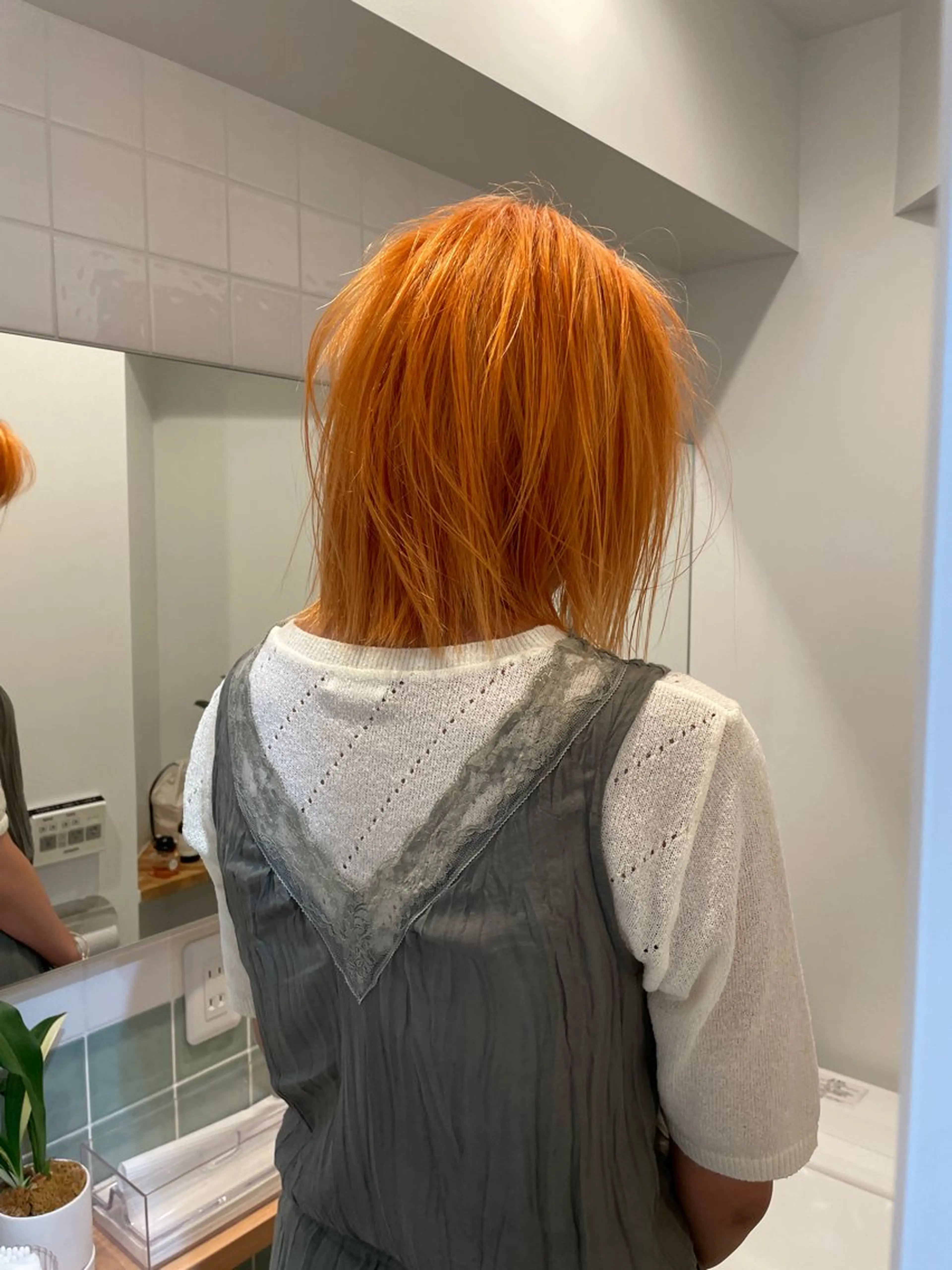 ミディアム カラー 切りっぱなしボブ レイヤー/縮毛矯正のヘアスタイル