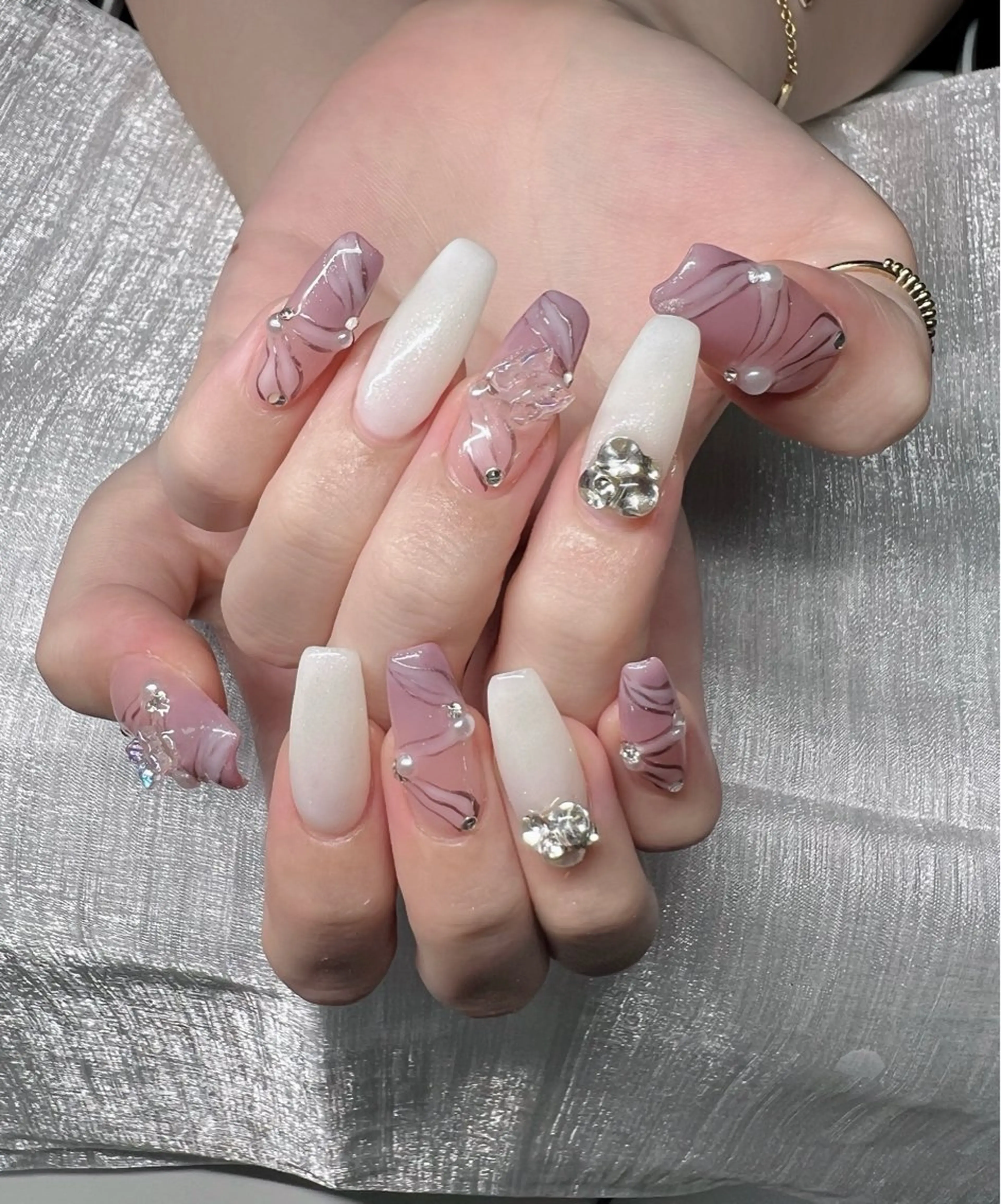 ネイル マグネットネイル ピンク ネイルチップ 冬ネイル クリスマス ハンドネイル Lee Nailsのネイルデザイン
