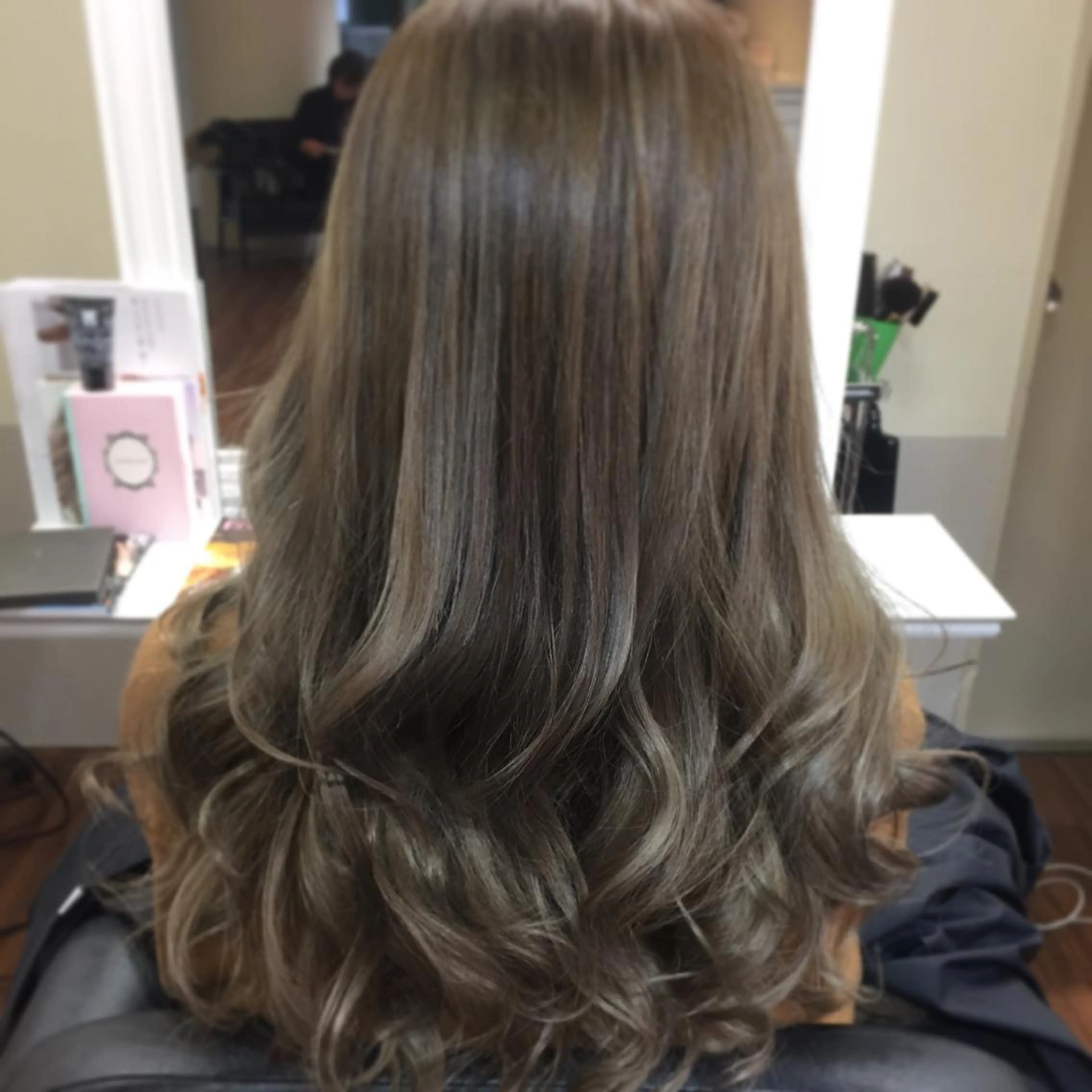 セミロング ロング カラー グラデーションカラー ハイライトカラー 外国人風カラー ハイライト 成松 勇治のヘアスタイル