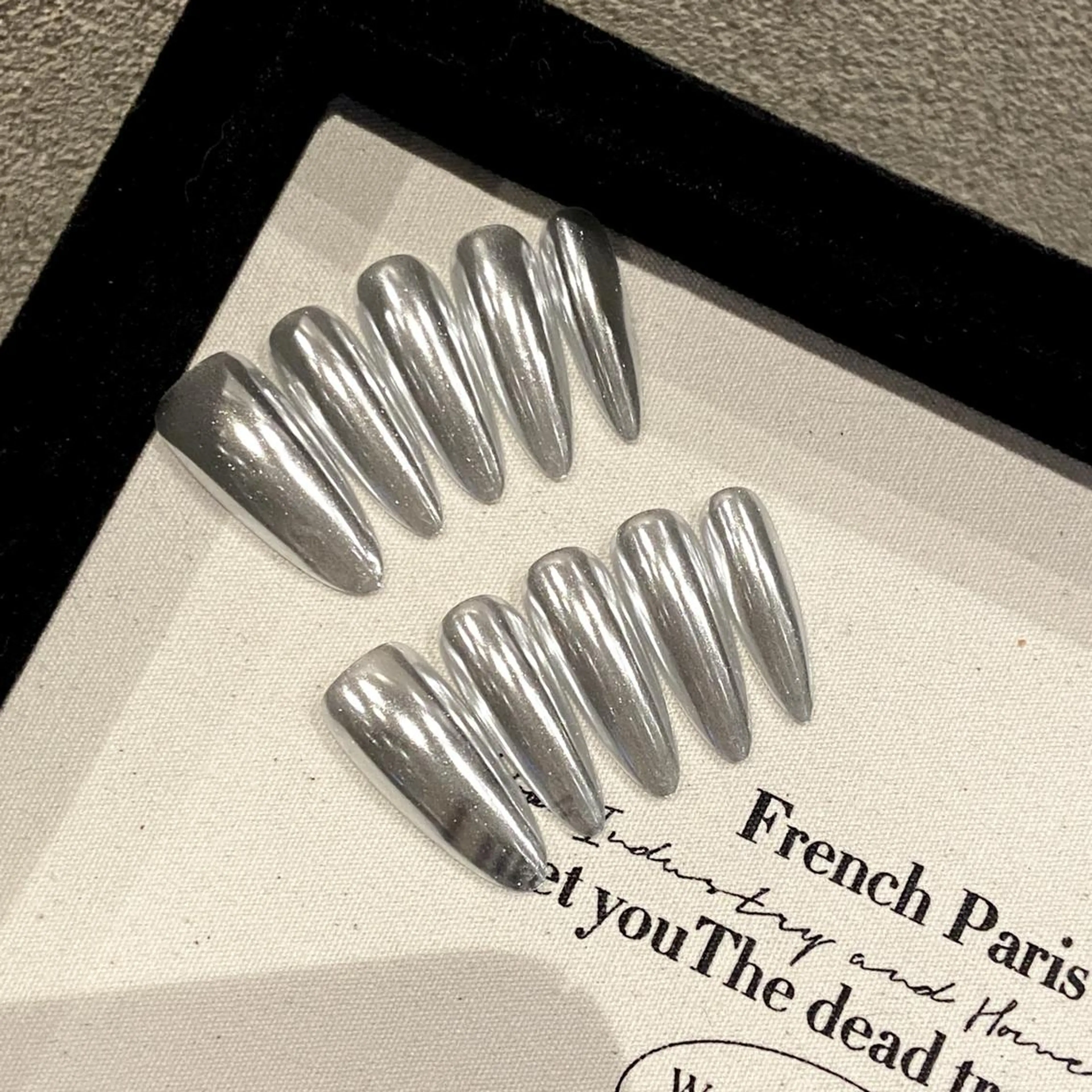 ハンドネイル ハンドケア KIMI 🐰のネイルデザイン