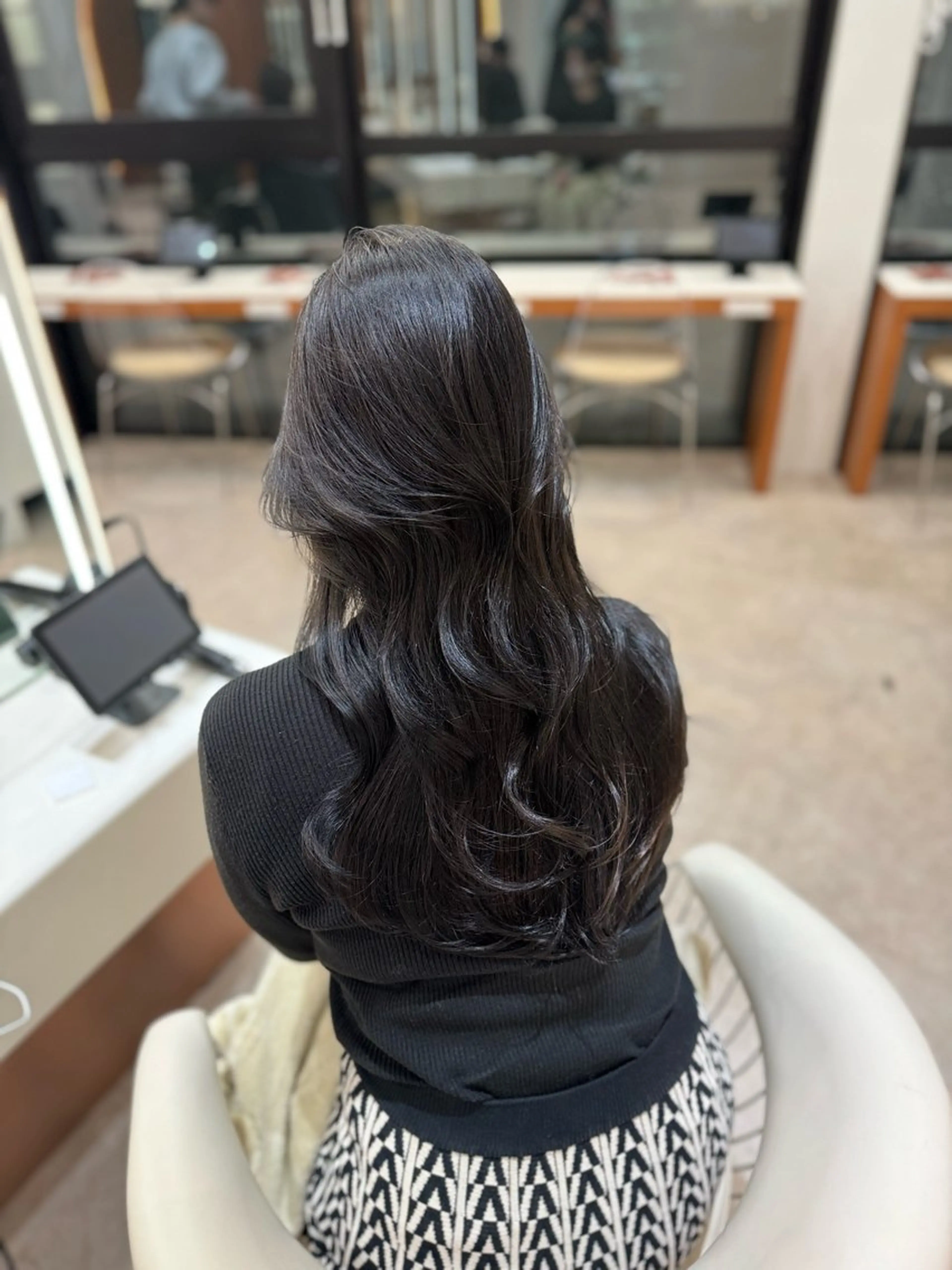 ロング カラー 黒髪 ブルーカラー ブルーブラック ダークグレー ダークグレージュ カット ヘアカラー トリートメント ヘアセット 韓国レイヤー🇰🇷 韓国研修◎渋谷カイトのヘアスタイル