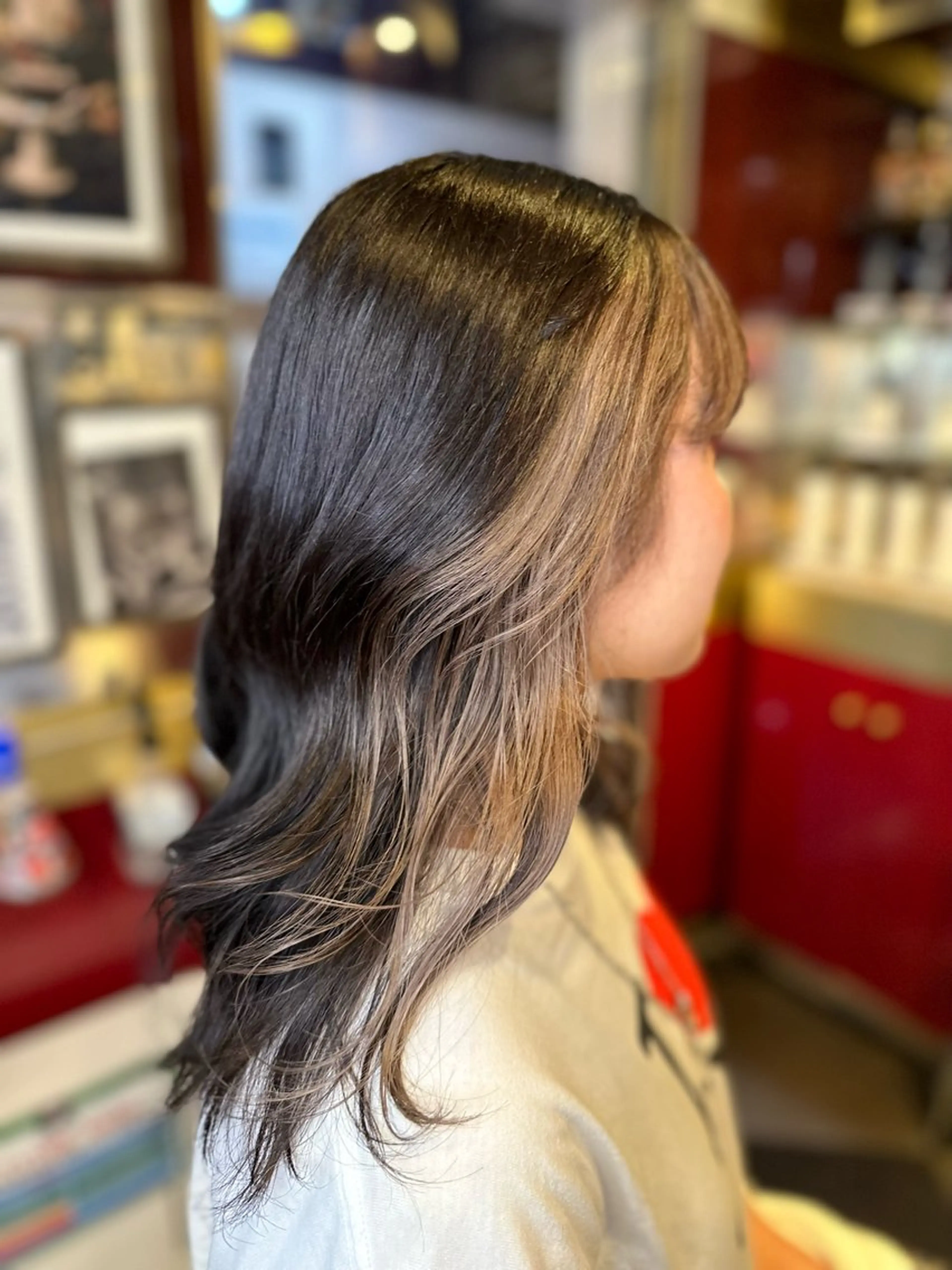 カラー ミストバング 黒髪  フェイスフレーミング グレージュ レイヤーカット/ カラー/長谷恵花のヘアスタイル