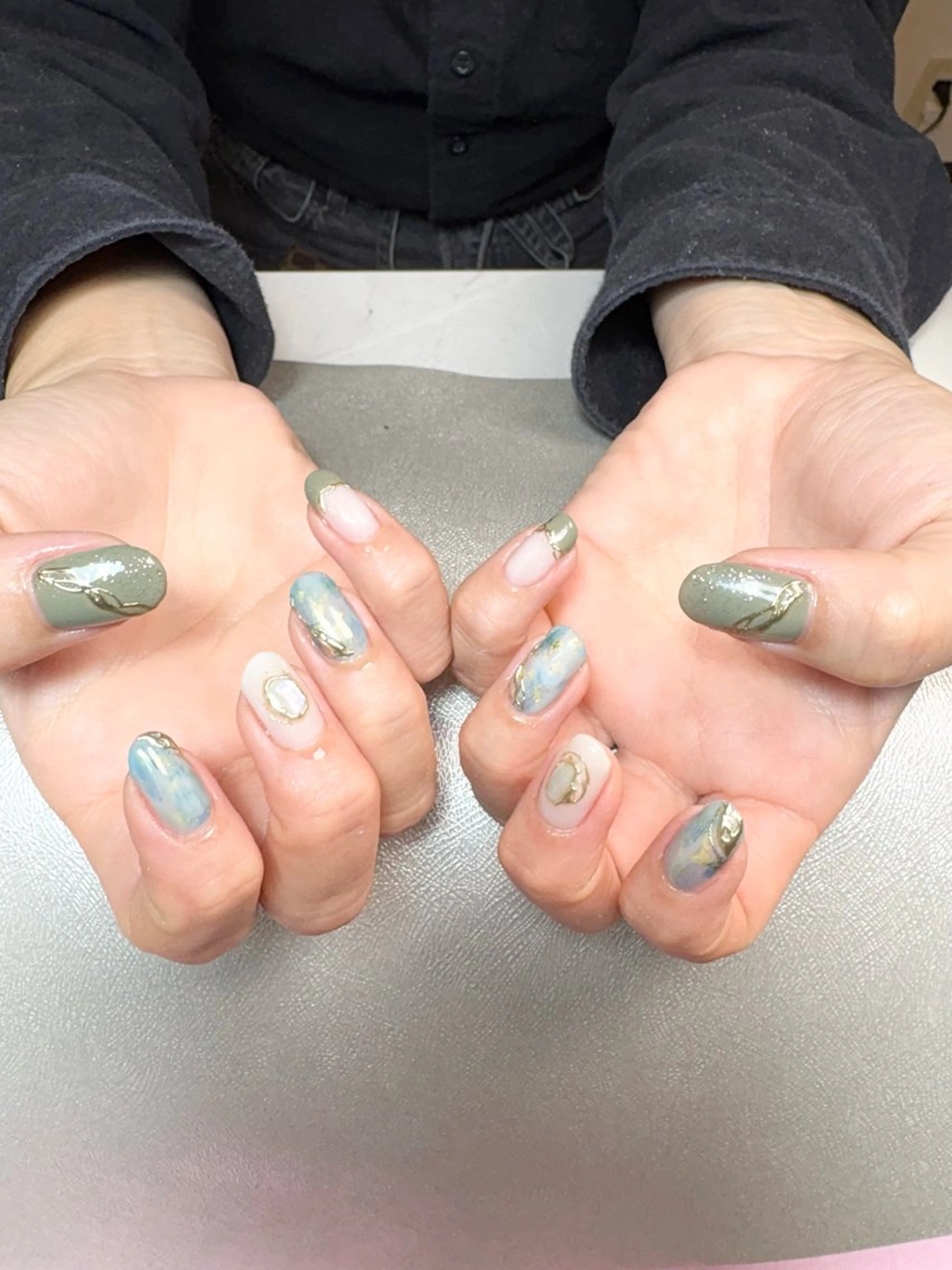 ネイル ブルー グリーン ミディアムネイル ミラーネイル ニュアンスネイル ハンドネイル ✨韓国✨nail salonLumieのネイルデザイン