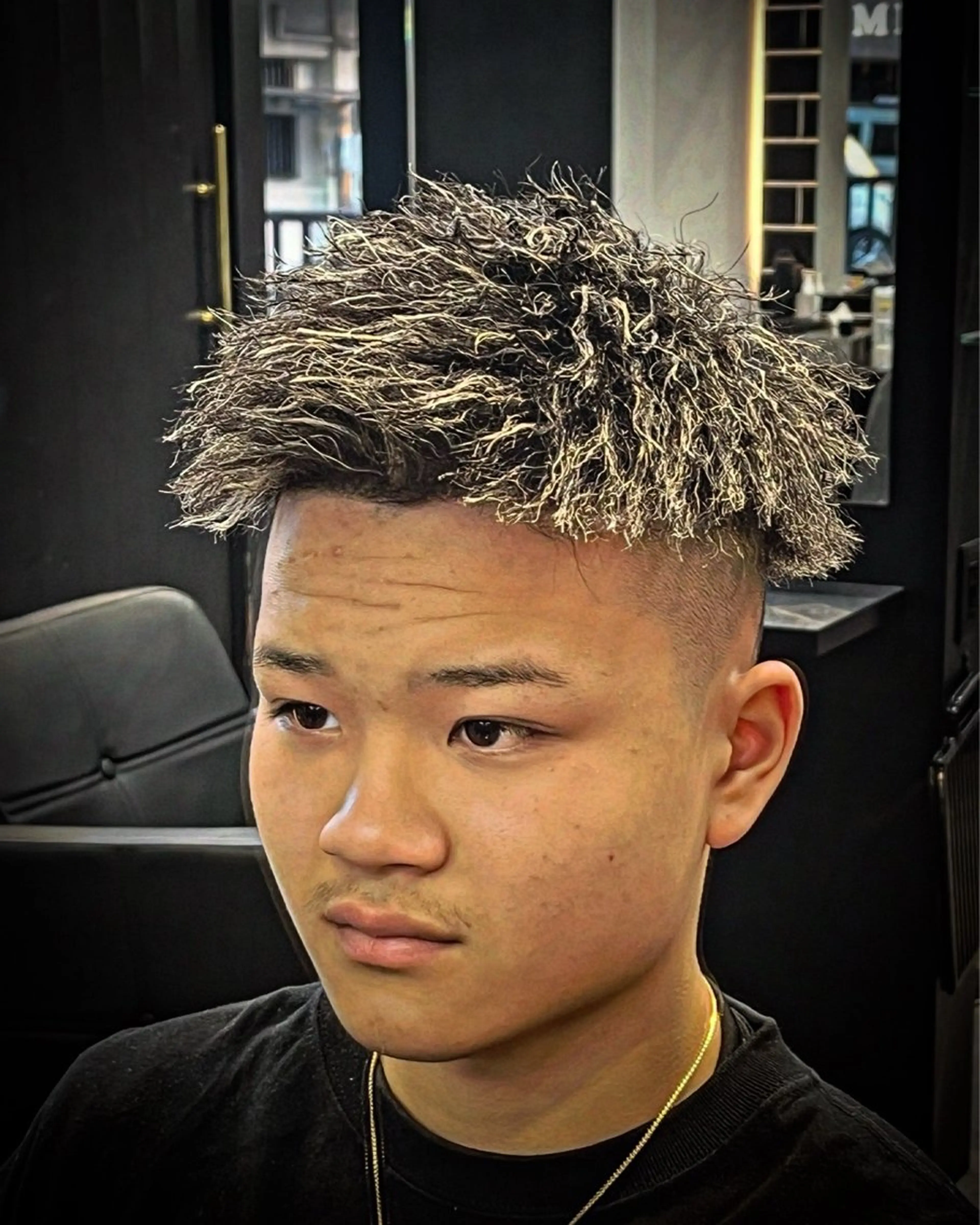 ショート カラー パーマ ヘアアレンジ メンズ モヒカン カット ヘアカラー パーマ ヘアセット men'slapis YUTOのヘアスタイル