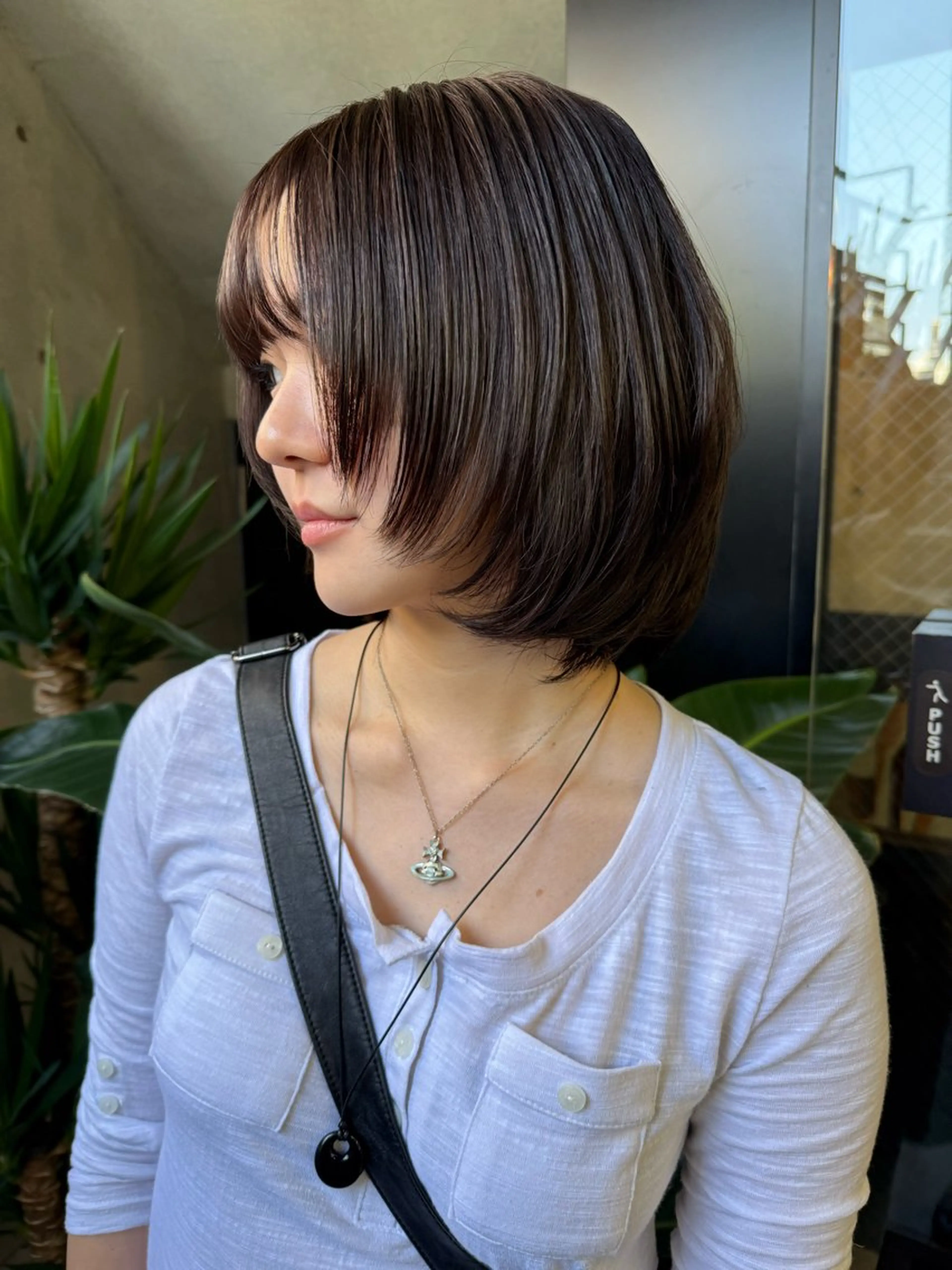 ショート ボブレイヤー ラベンダーブラウン ボブ ハッシュカット かきあげバング カット ヘアカラー レイヤーカット\ウル フ　chinatsuのヘアスタイル